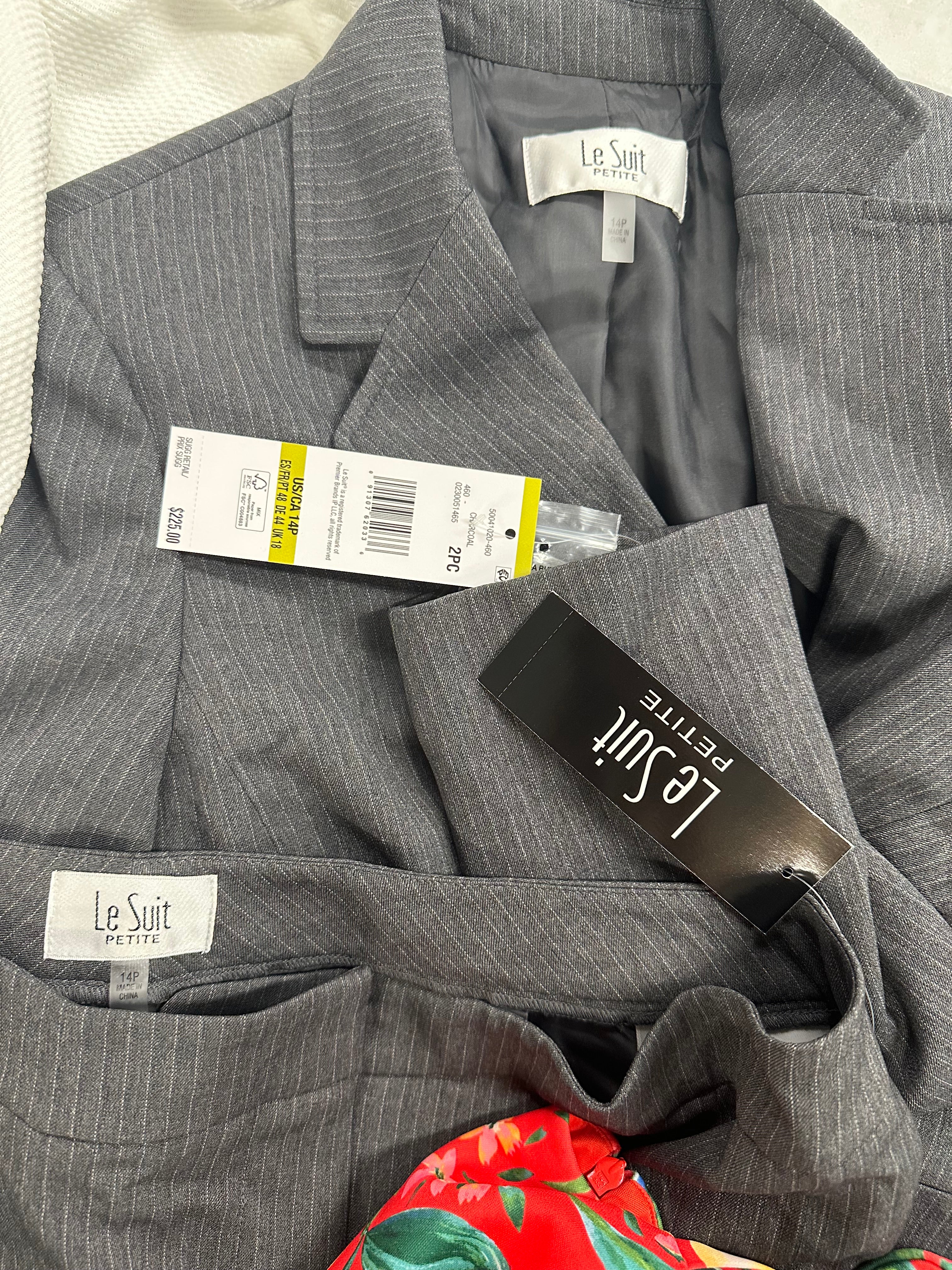 Women's Clothing Suits & Others Wholesale Lot, LE SUIT, VINCE CAMUTO, NY COLLECTION and more, 6 items, Shelf Pulls, MSRP $756