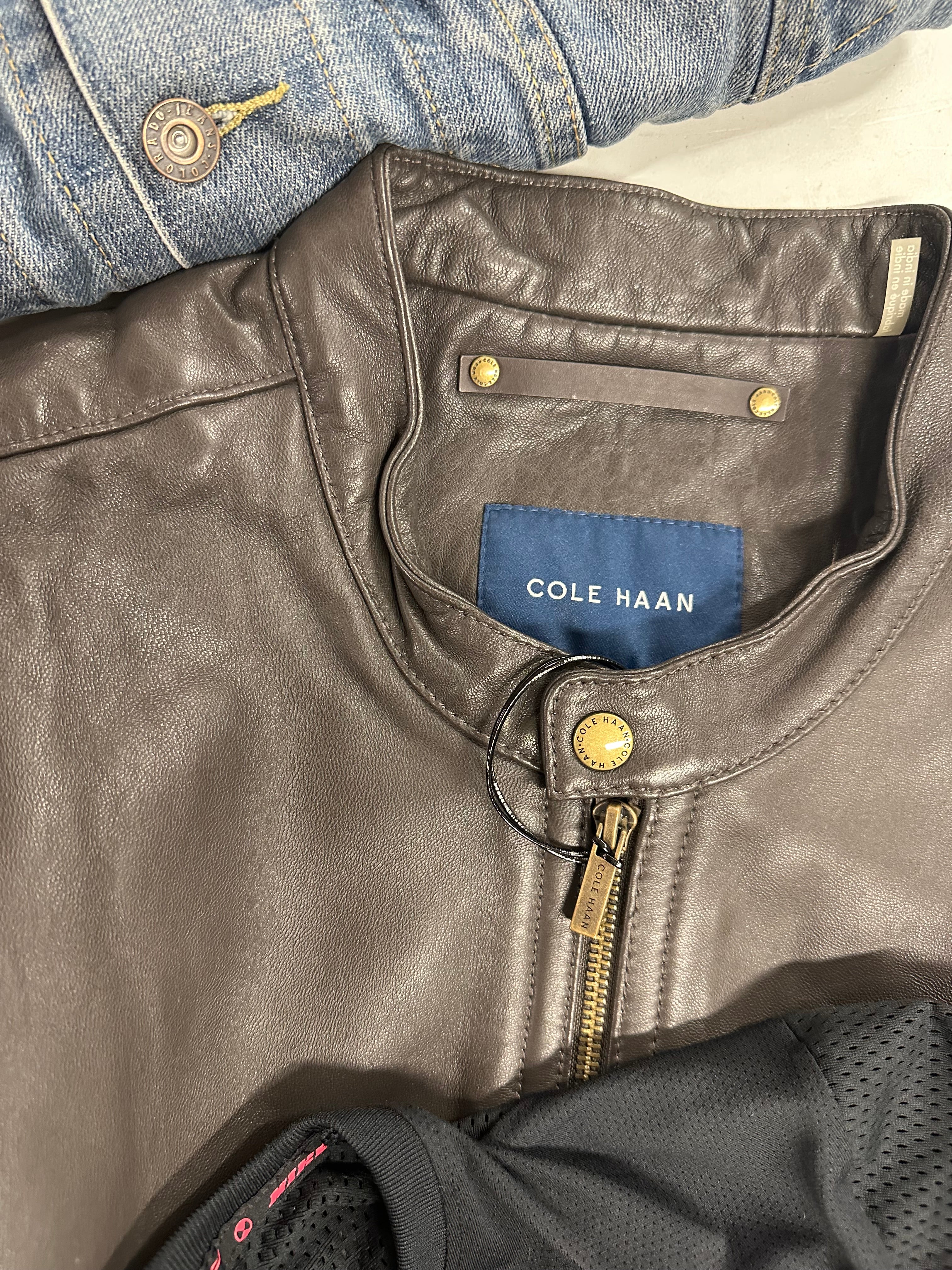 Men's Clothing & Other Assorted Wholesale Lot, NIKE, NEW ERA, JOHN VARVATOS, BAILEY, UNDER ARMOUR, HOT SOX and more, 13 items, CUSTOMER RETURNS