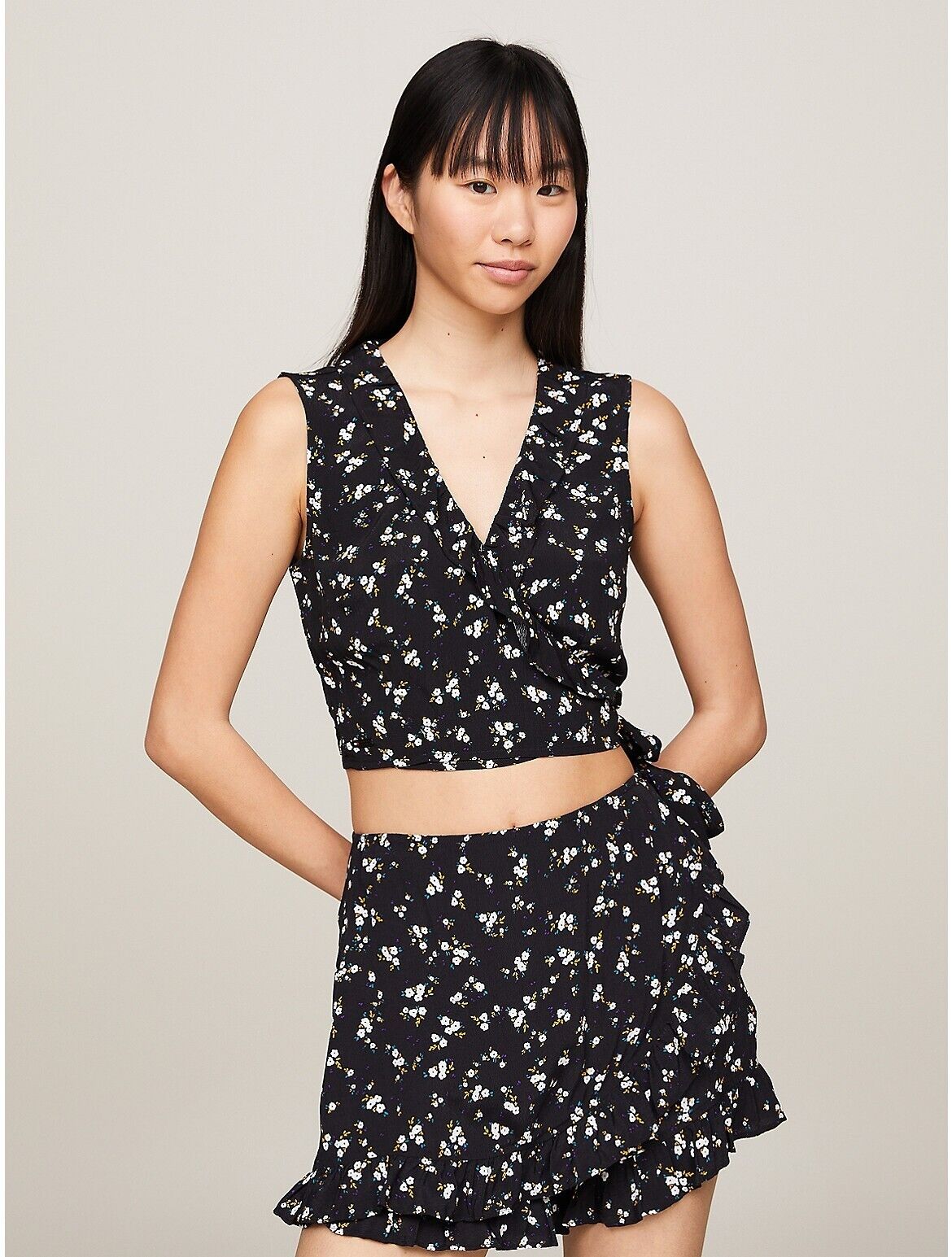 Tommy Jeans Women's Floral-Print Cropped Ruffled Top BLACK Size M MSRP $70