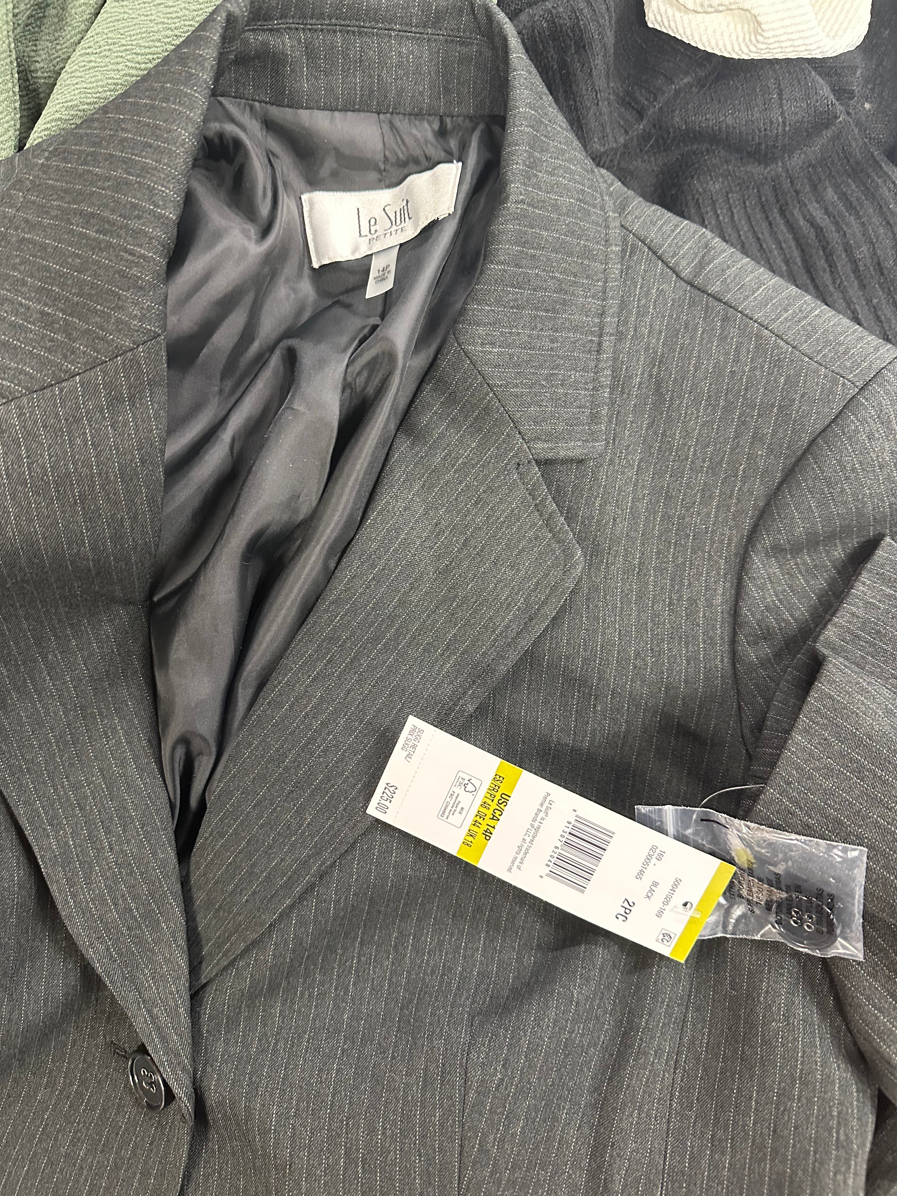 Women's Clothing Suits & Others Wholesale Lot, LE SUIT, VINCE CAMUTO, NY COLLECTION and more, 6 items, Shelf Pulls, MSRP $756