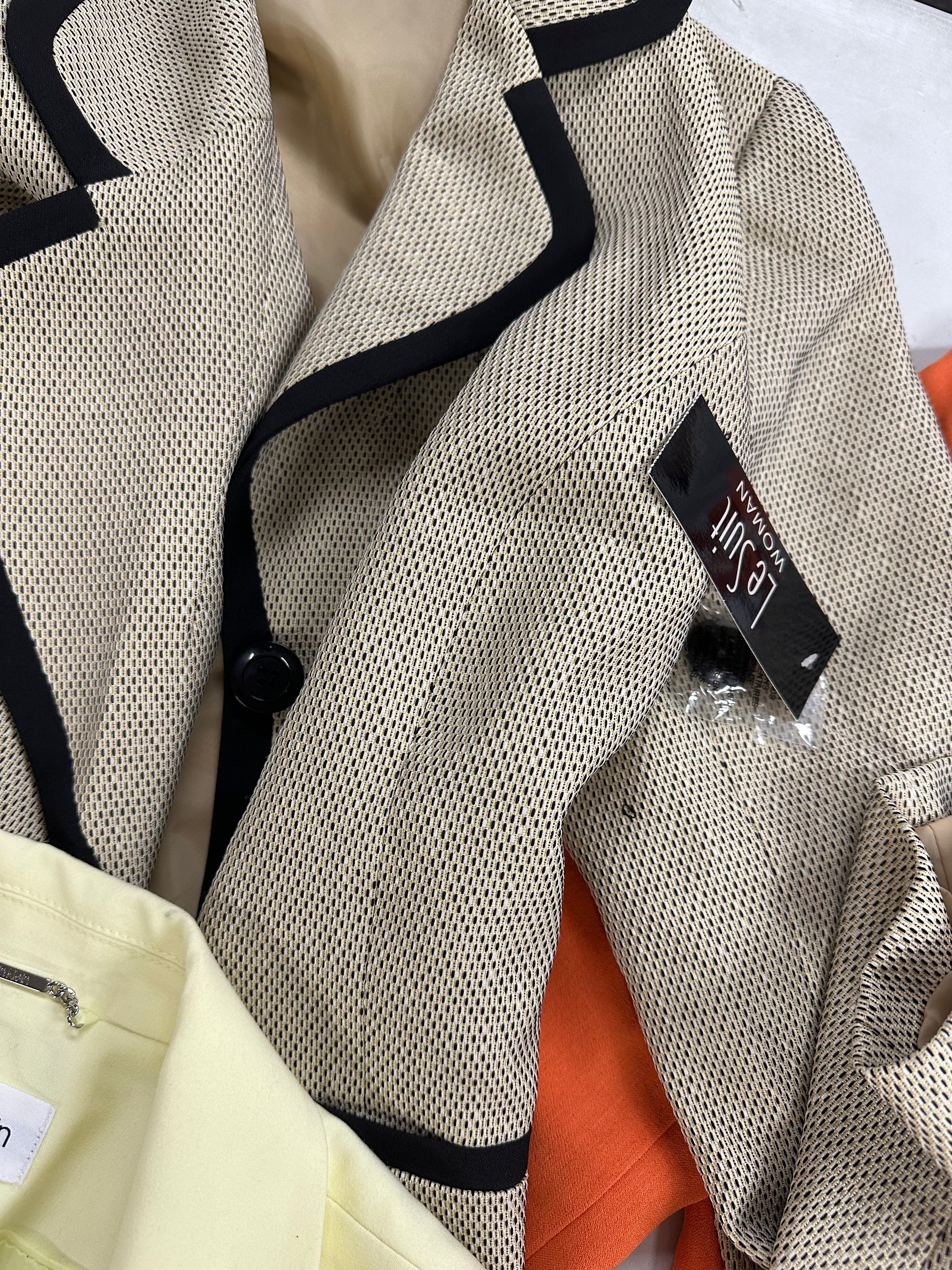 Women's Clothing Blazer Wholesale Lot, CALVIN KLEIN, LE SUIT, KASPER and more, 5 items, Shelf Pulls, MSRP $582