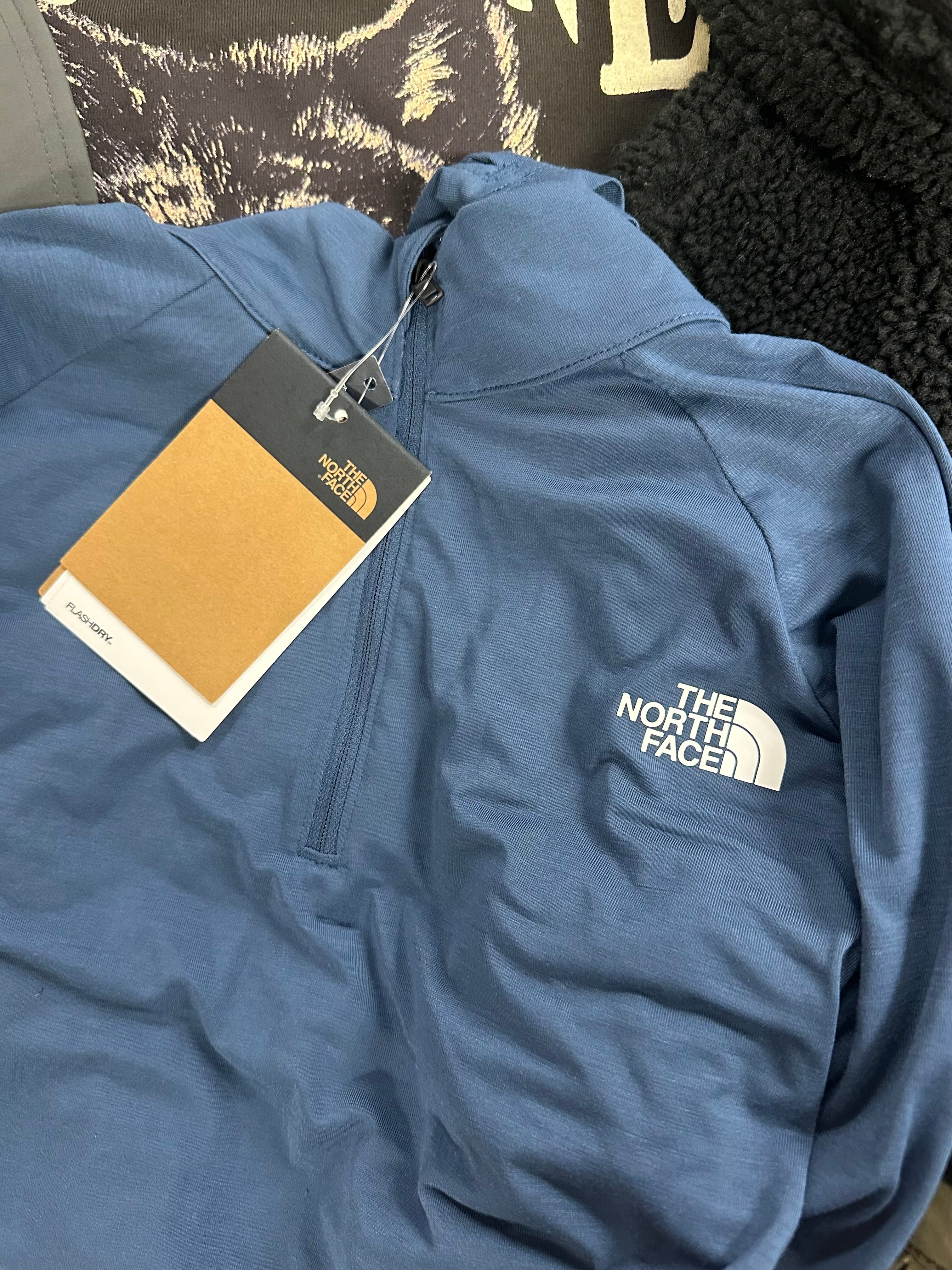 Men's Clothing Assorted Wholesale Lot, TIMBERLAND, NORTH FACE, COLUMBIA, REEBOK and more, 8 items, Shelf Pulls, MSRP $430