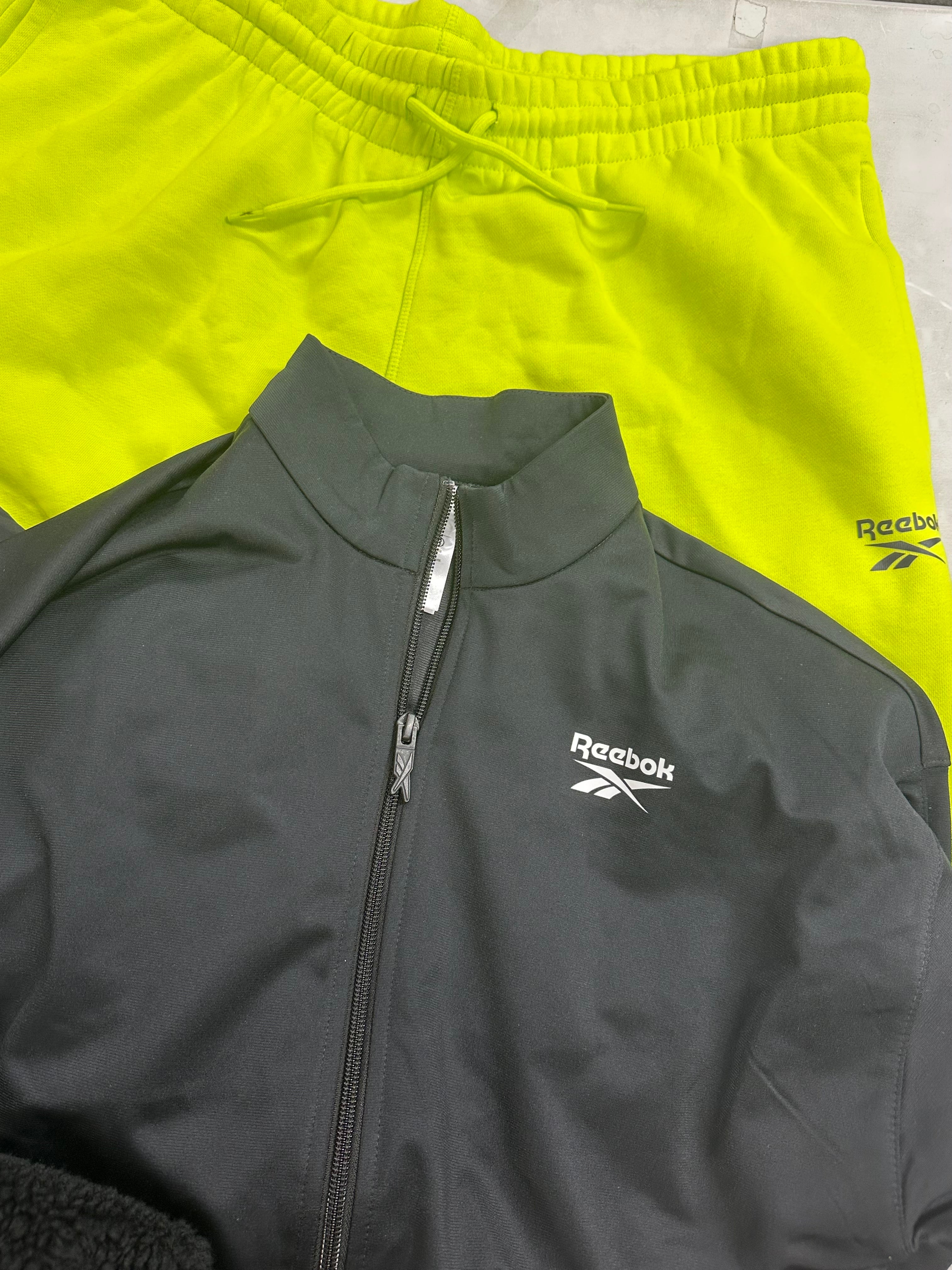 Men's Clothing Assorted Wholesale Lot, TIMBERLAND, NORTH FACE, COLUMBIA, REEBOK and more, 8 items, Shelf Pulls, MSRP $430