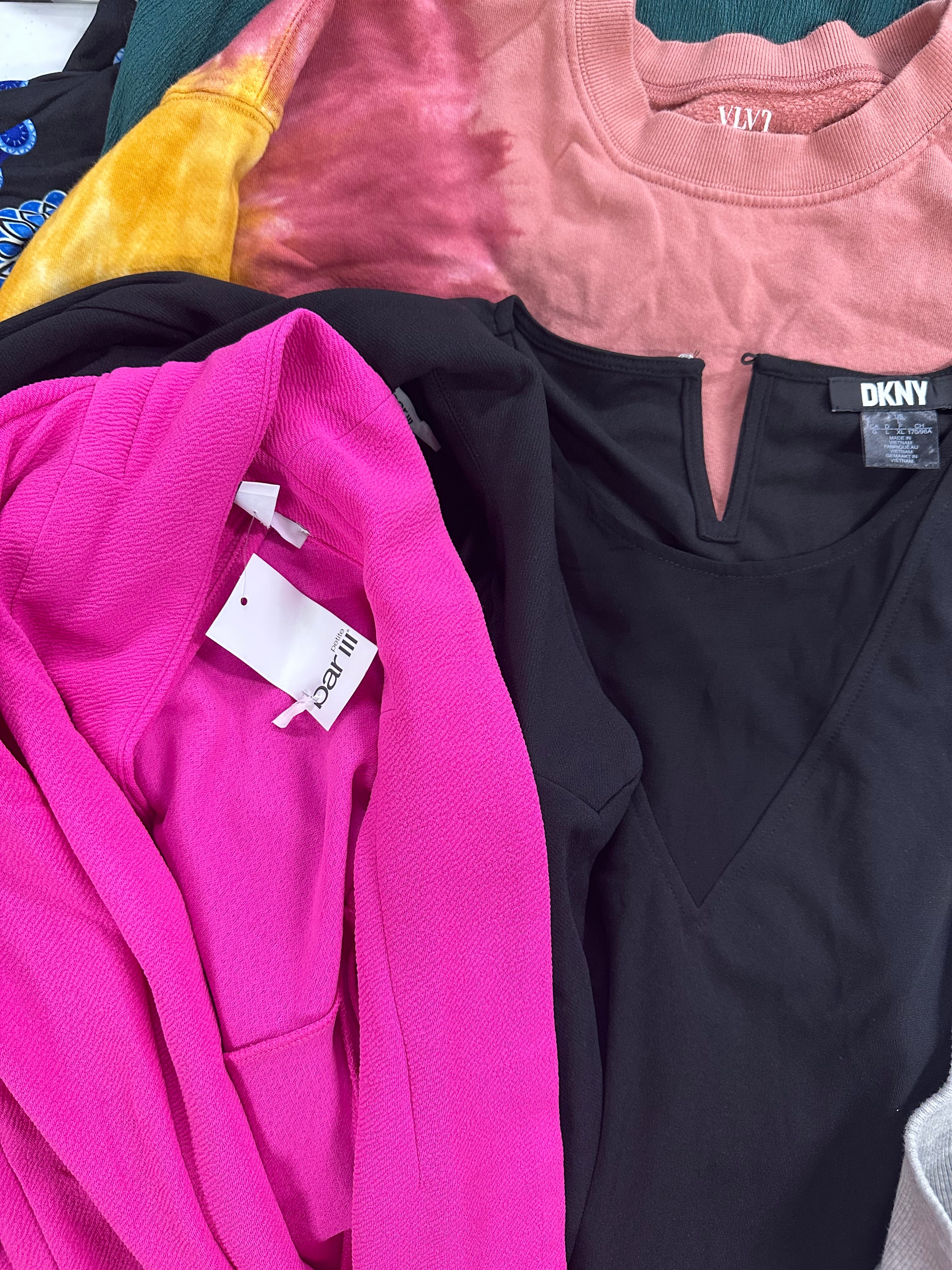Women's Clothing Tops Wholesale Lot, LUCKY BRAND, CALVIN KLEIN, DKNY, HANES, WHITE MARK and more, 13 items, Shelf Pulls, MSRP $722