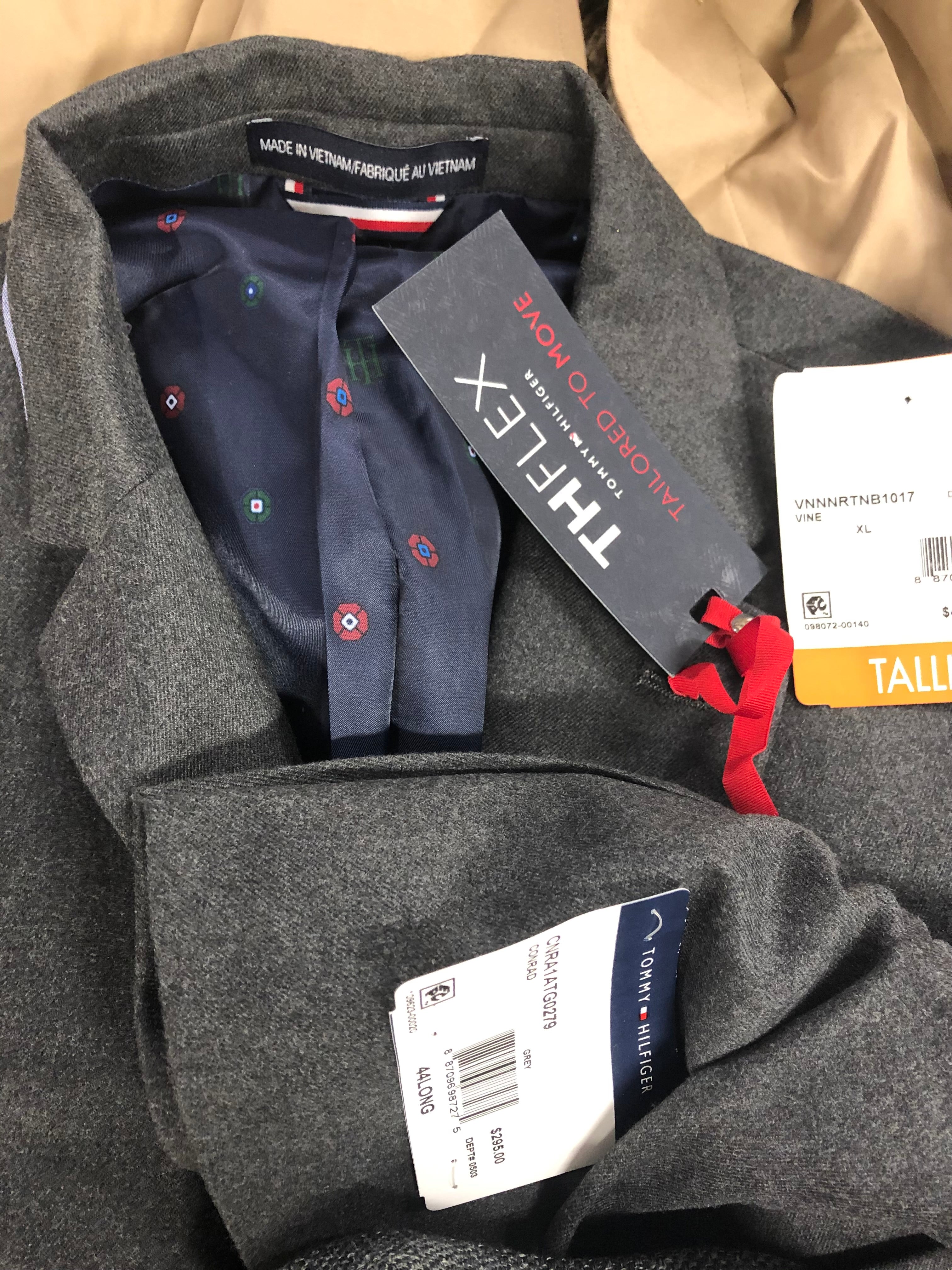 Men's Clothing Assorted Wholesale Lot, TALLIA, TOMMY HILFIGER, LEVI'S, BUFFALO JEANS and more, 7 items, Shelf Pulls, MSRP $1,624