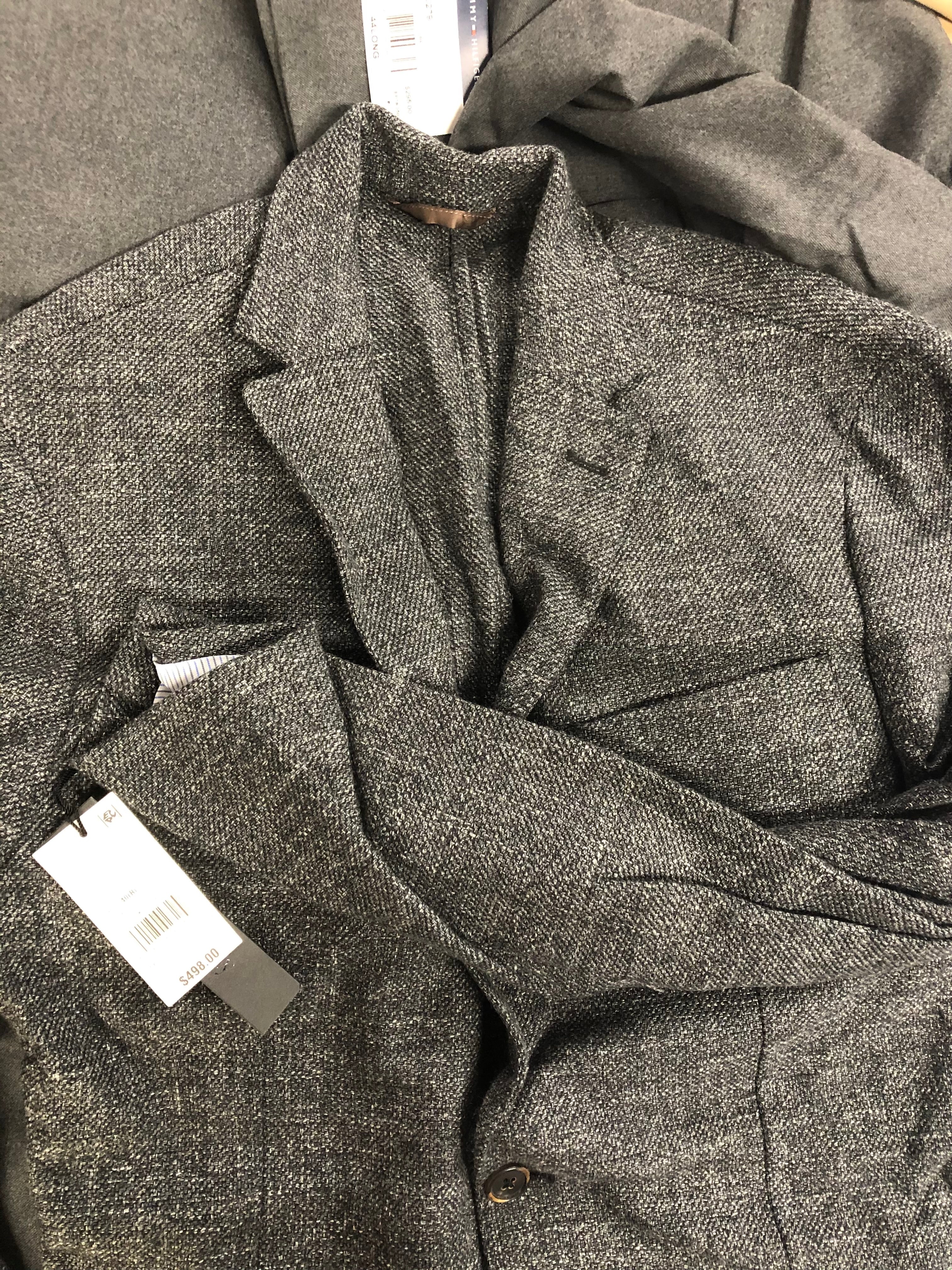 Men's Clothing Assorted Wholesale Lot, TALLIA, TOMMY HILFIGER, LEVI'S, BUFFALO JEANS and more, 7 items, Shelf Pulls, MSRP $1,624