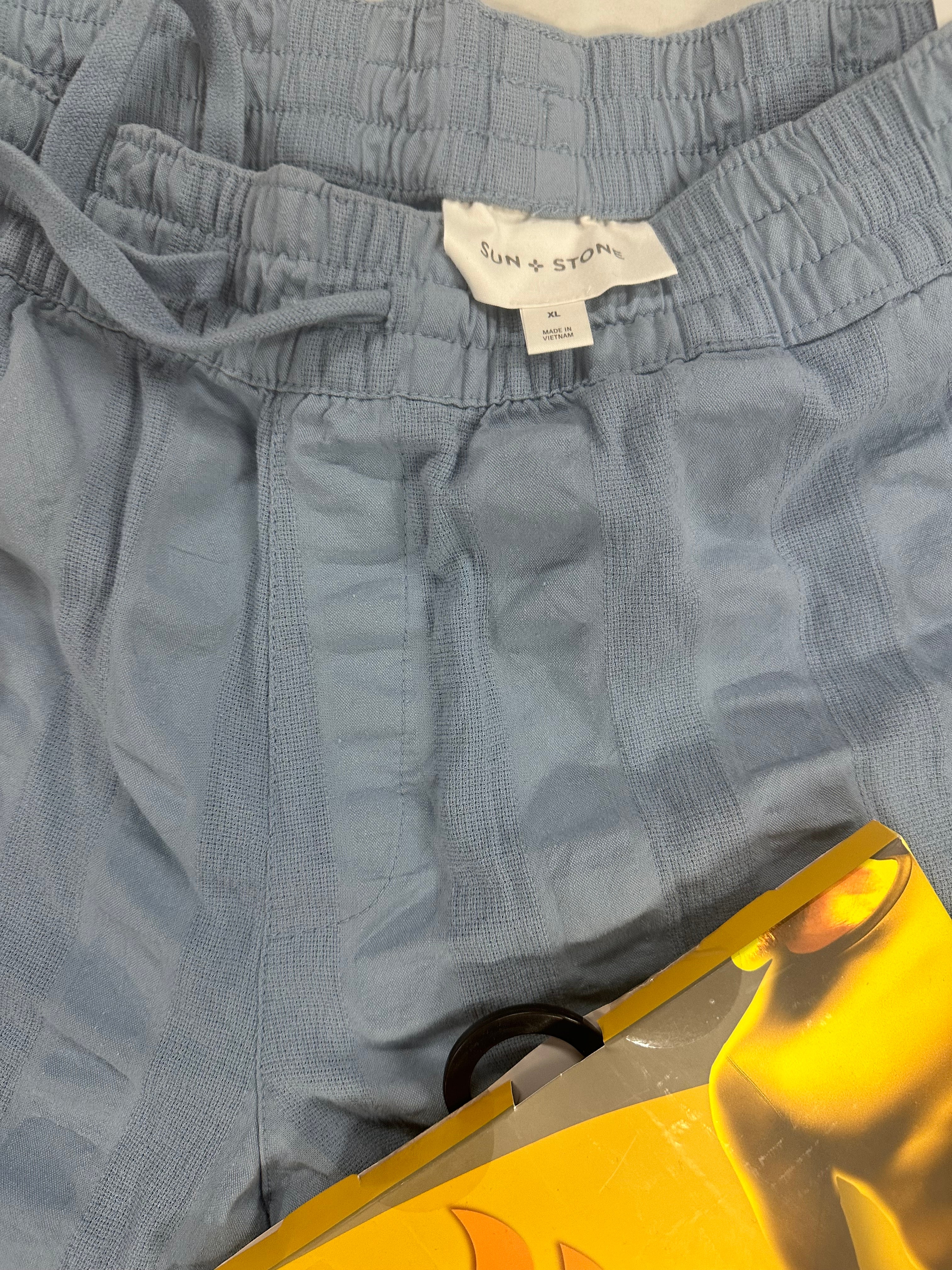 Men's Clothing Assorted Wholesale Lot, SPERRY, POLO RALPH LAUREN, AND NOW THIS, SUN + STONE, HEAT HOLDERS and more, 10 items, Shelf Pulls, MSRP $404