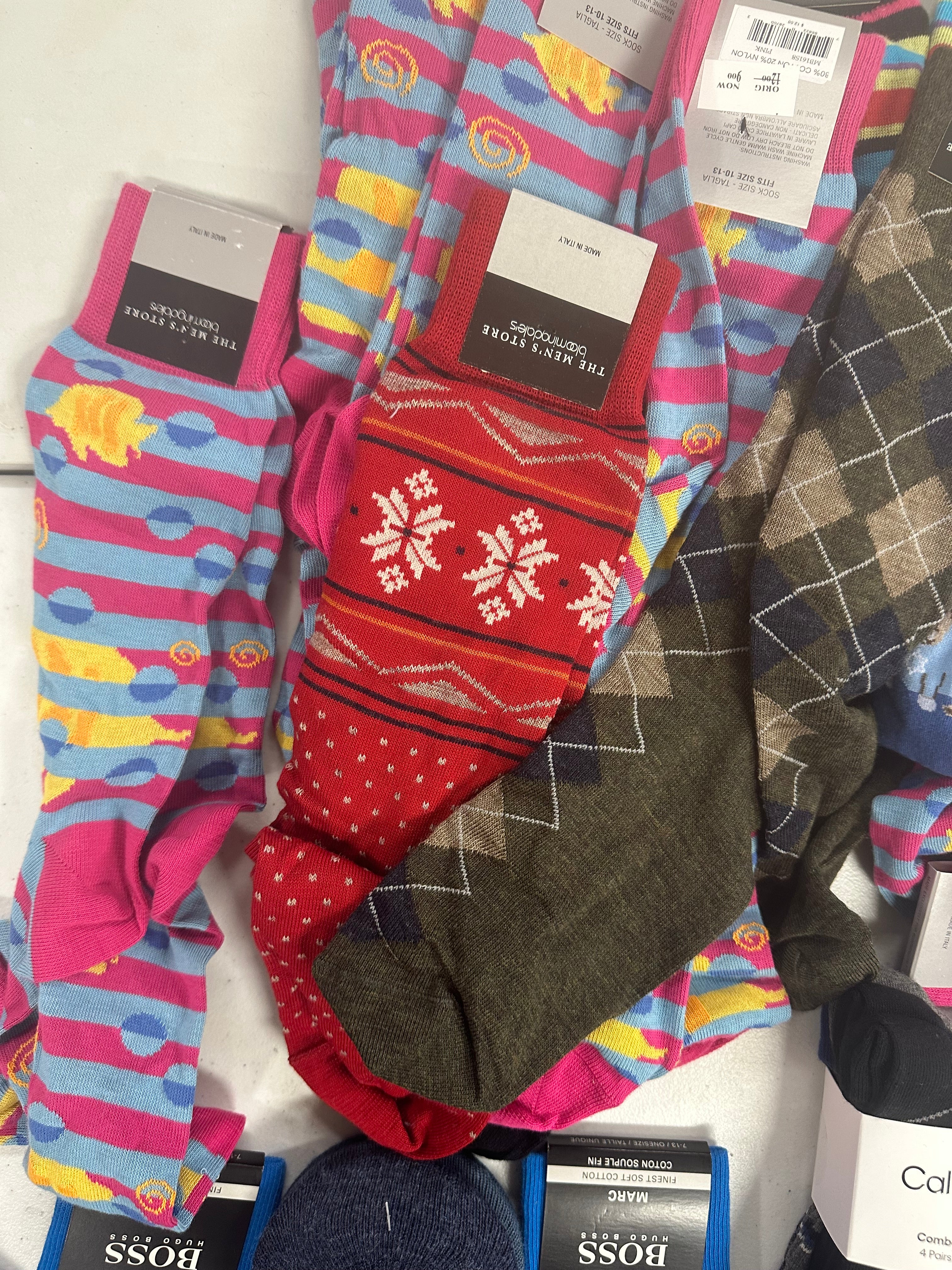 Men's Socks Wholesale Lot, HUGO BOSS, PAUL SMITH, POLO RALPH LAUREN, SPERRY, CALVIN KLEIN, CLUB ROOM and more, 33 items, Shelf Pulls, MSRP $435