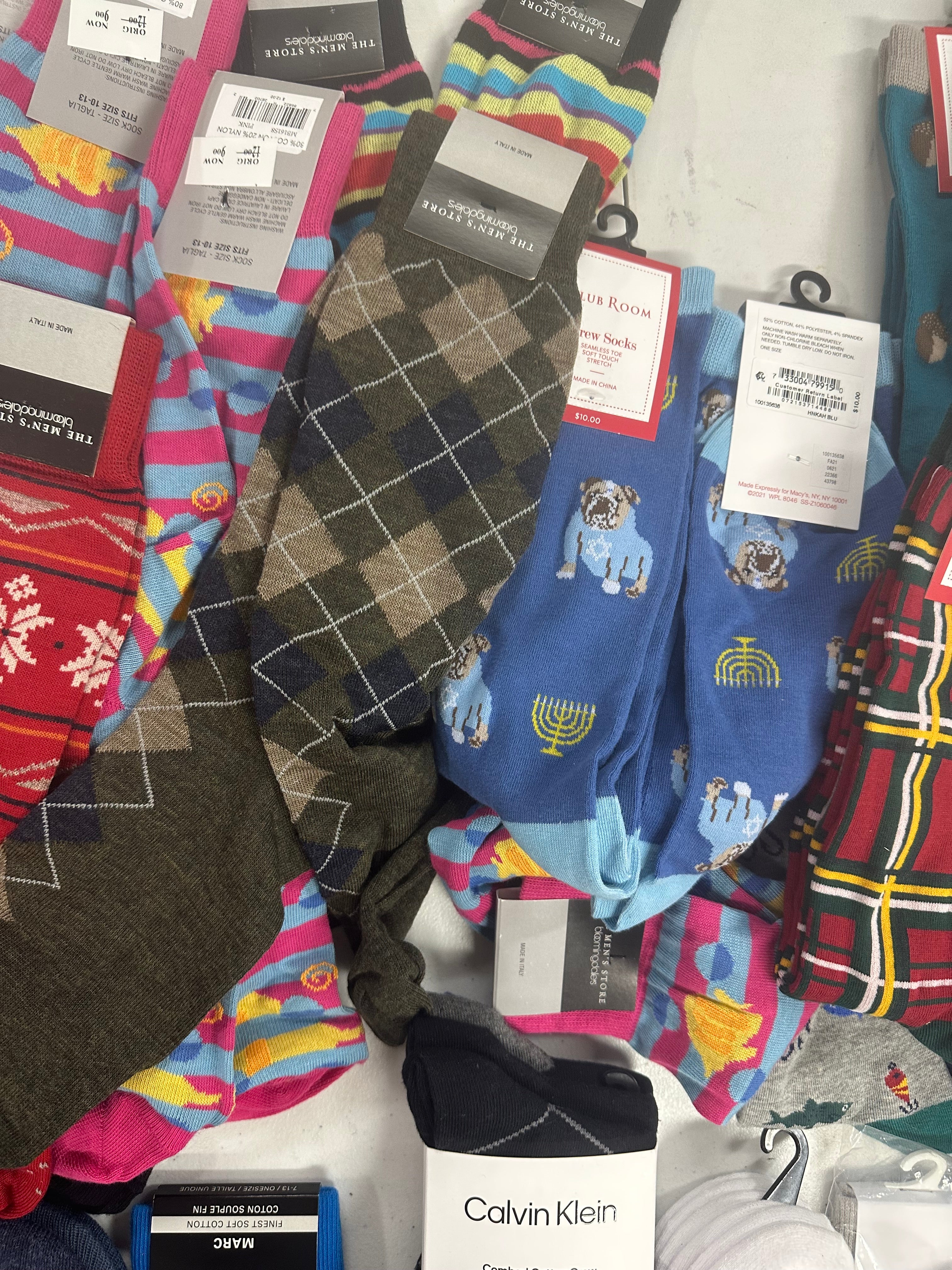 Men's Socks Wholesale Lot, HUGO BOSS, PAUL SMITH, POLO RALPH LAUREN, SPERRY, CALVIN KLEIN, CLUB ROOM and more, 33 items, Shelf Pulls, MSRP $435