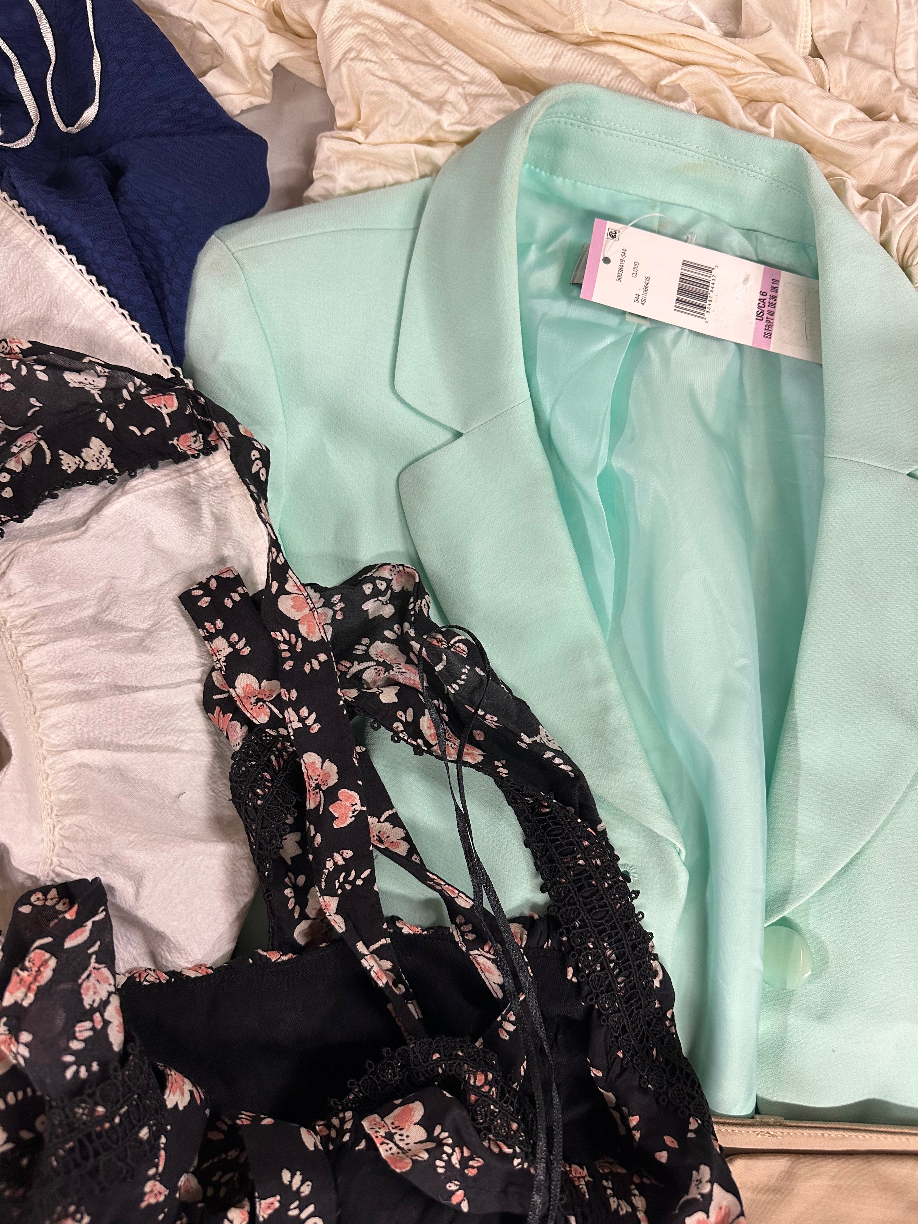 Women's Clothings Assorted, Wholesale Lot FREE PEOPLE, LE SUIT, RALPH LAUREN, KASPER, ADIDAS, TRINA TURK, NIKE and more, 17 items, CUSTOMER RETURNS