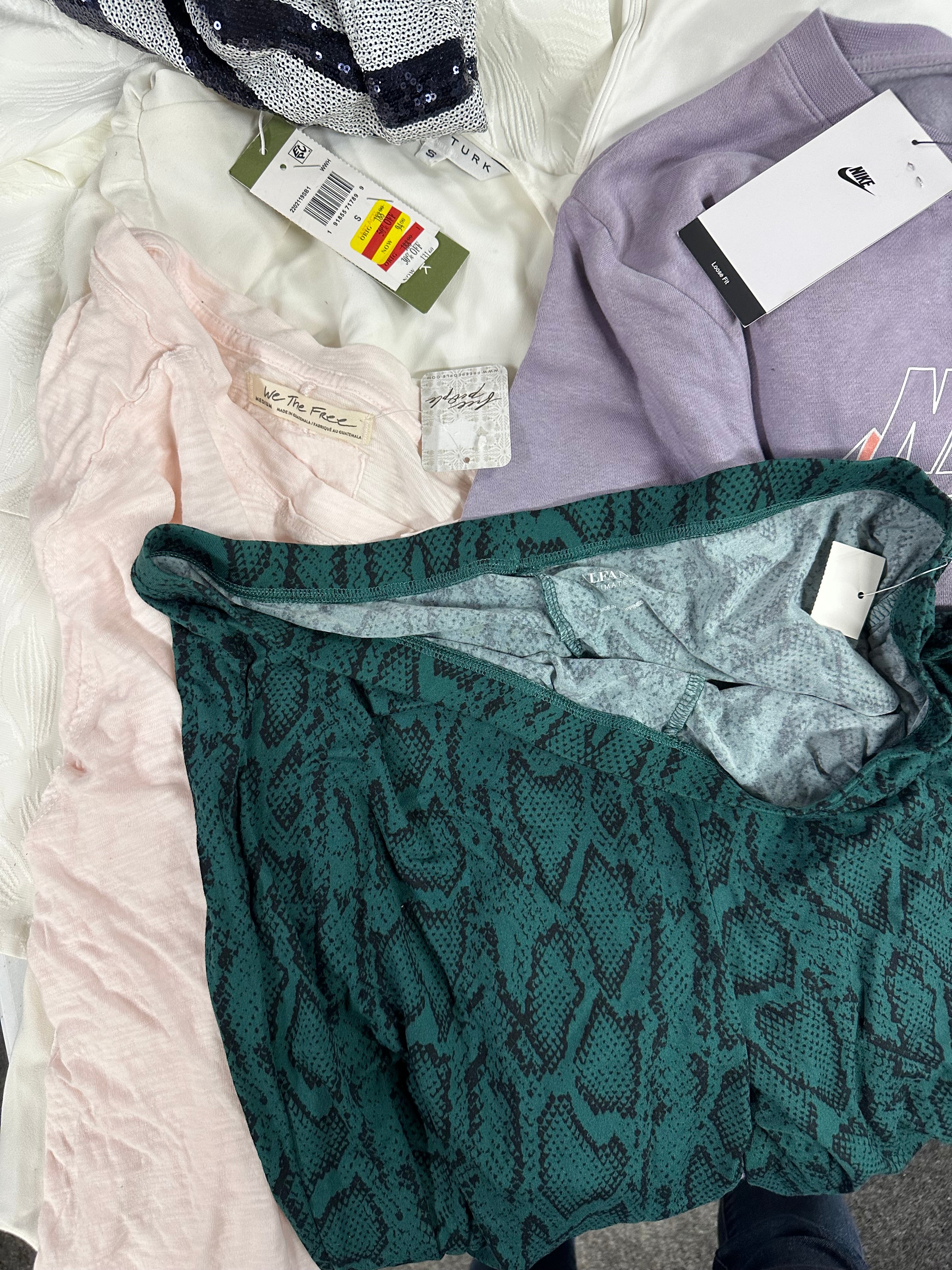 Women's Clothings Assorted, Wholesale Lot FREE PEOPLE, LE SUIT, RALPH LAUREN, KASPER, ADIDAS, TRINA TURK, NIKE and more, 17 items, CUSTOMER RETURNS
