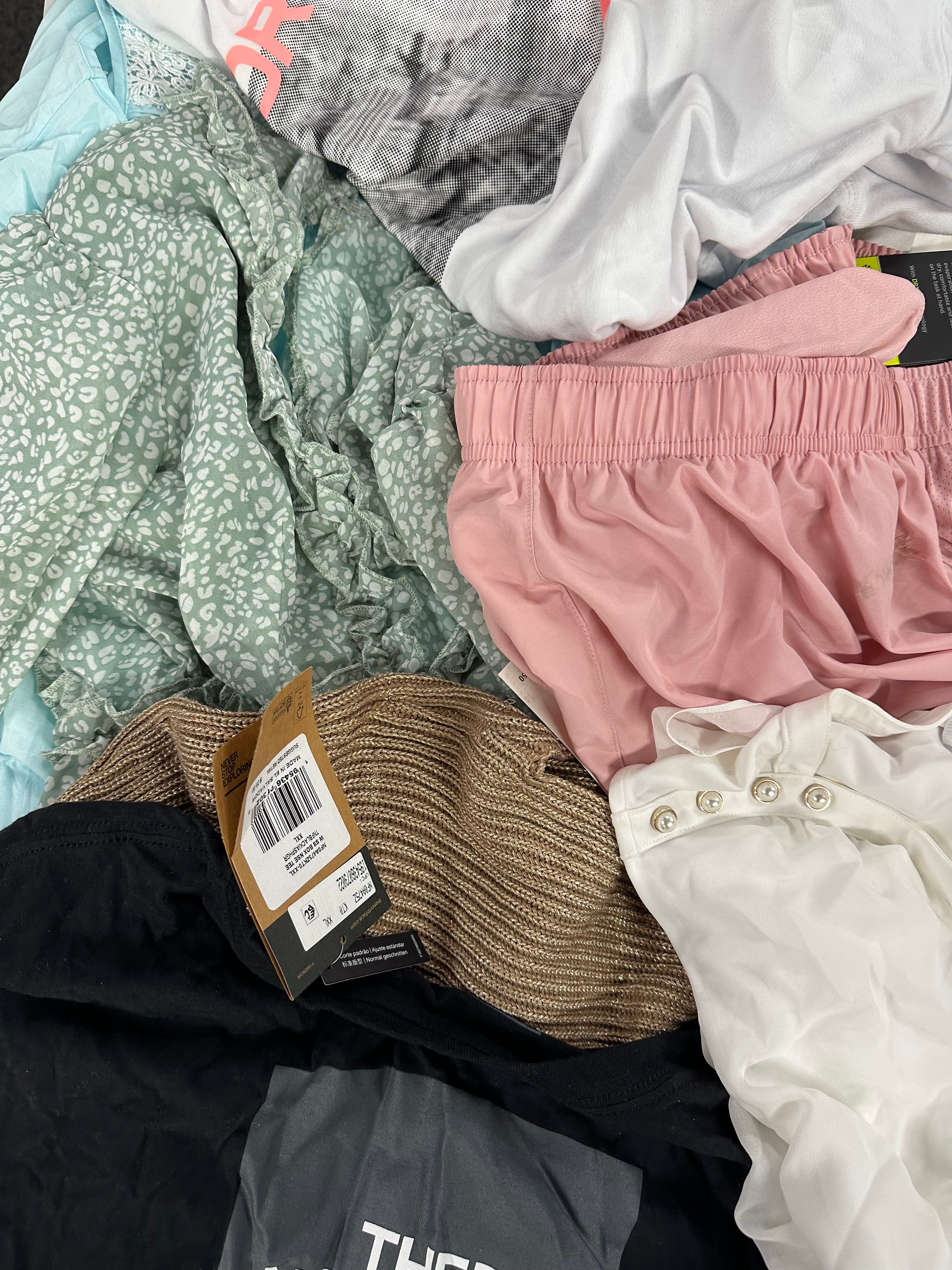 Women's Clothings Assorted, Wholesale Lot, NORTH FACE, POLO RALPH LAUREN, NIKE, DKNY, CALVIN KLEIN and more, 16 items, CUSTOMER RETURNS