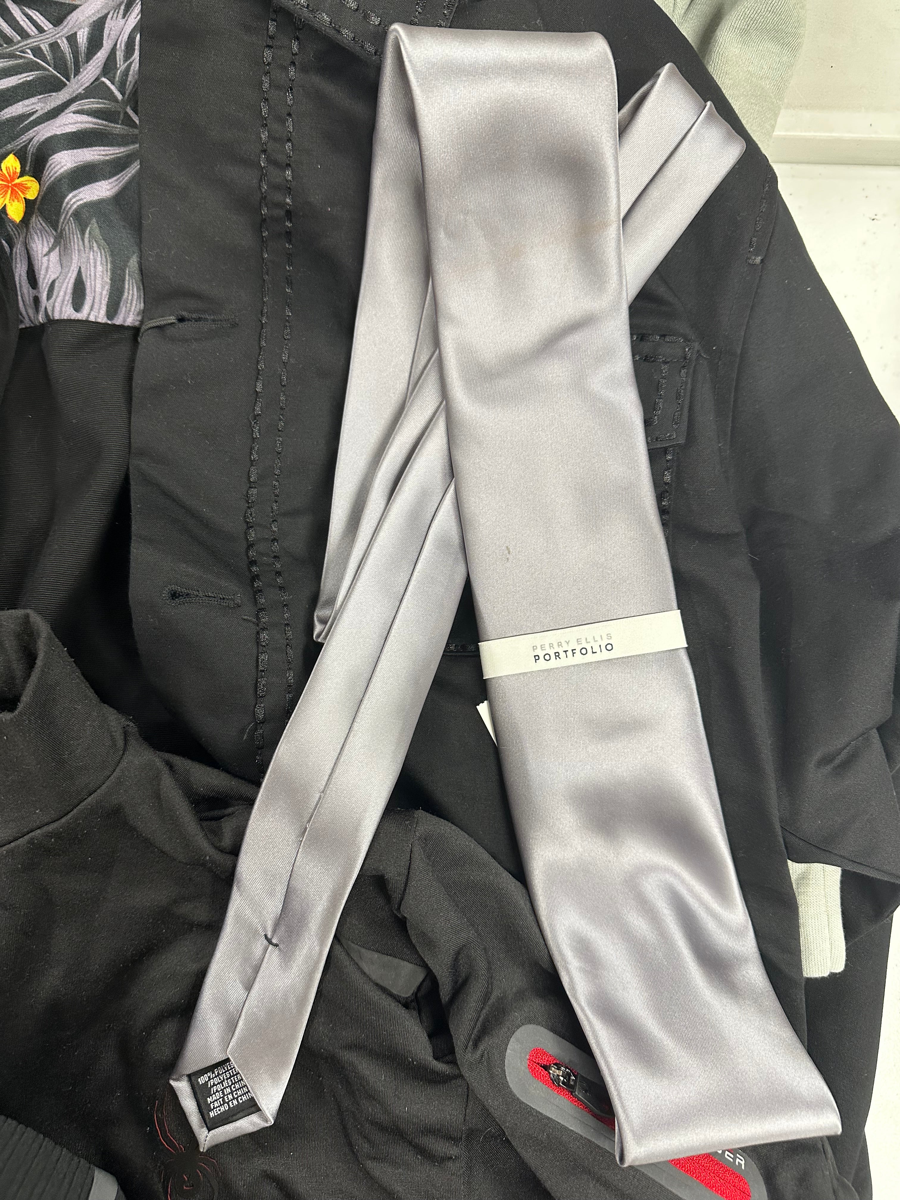 Men's Clothing Assorted Wholesale Lot, JOHN VARVATOS, NAUTICA, SPYDER, GUESS, UNDER ARMOUR, ENGLISH LAUNDRY, BUFFALO and more, 11 items, CUSTOMER RETURNS