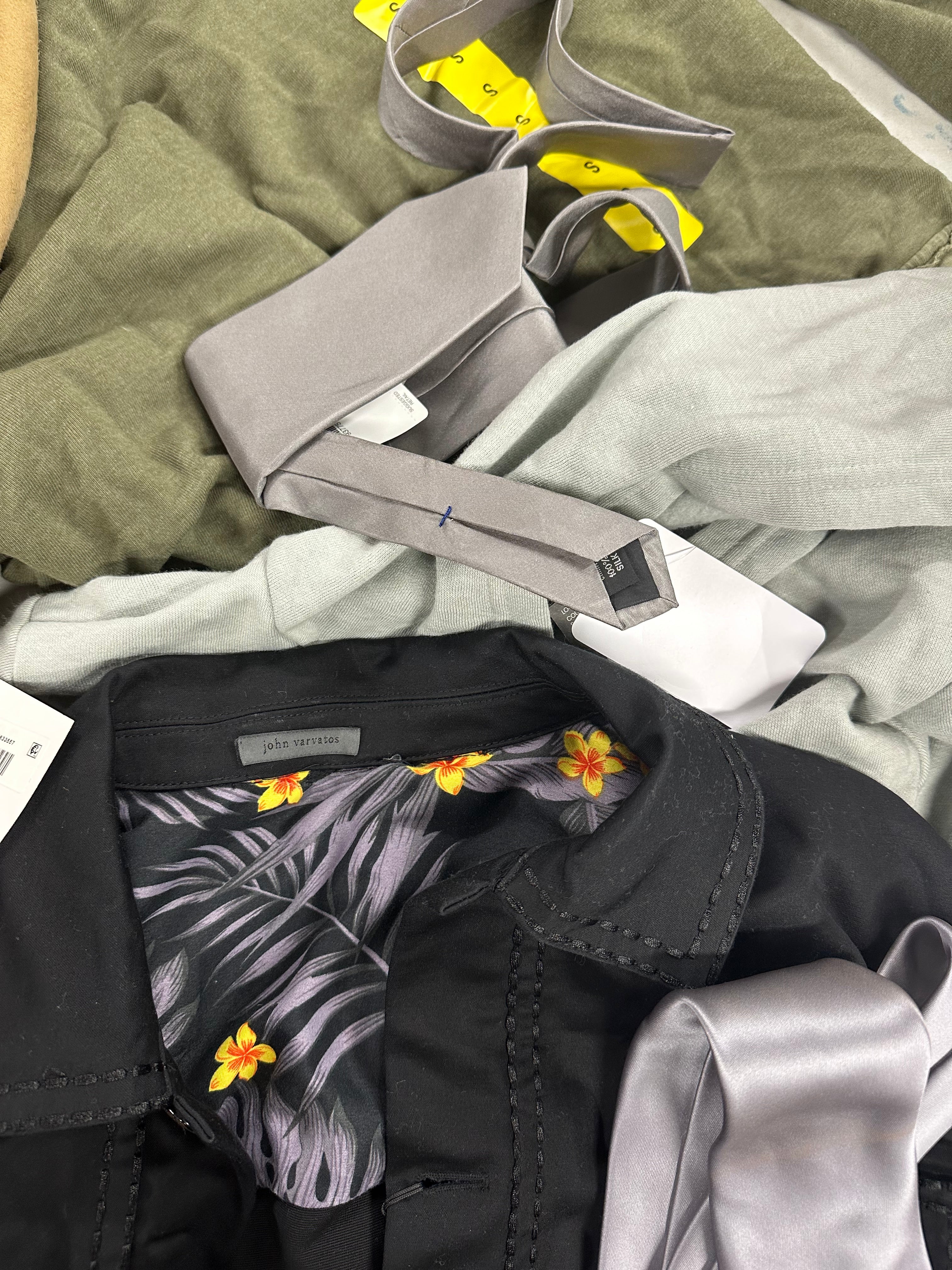 Men's Clothing Assorted Wholesale Lot, JOHN VARVATOS, NAUTICA, SPYDER, GUESS, UNDER ARMOUR, ENGLISH LAUNDRY, BUFFALO and more, 11 items, CUSTOMER RETURNS