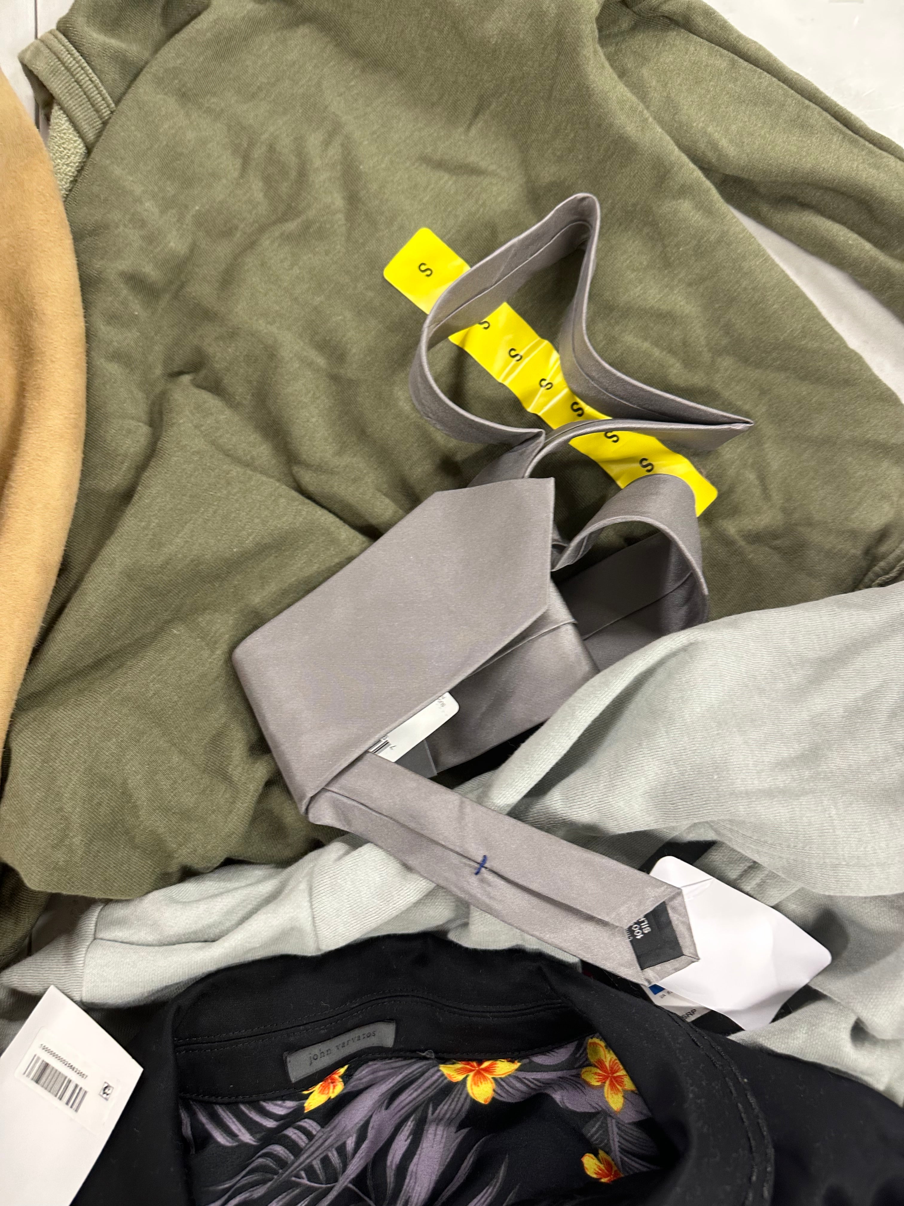 Men's Clothing Assorted Wholesale Lot, JOHN VARVATOS, NAUTICA, SPYDER, GUESS, UNDER ARMOUR, ENGLISH LAUNDRY, BUFFALO and more, 11 items, CUSTOMER RETURNS