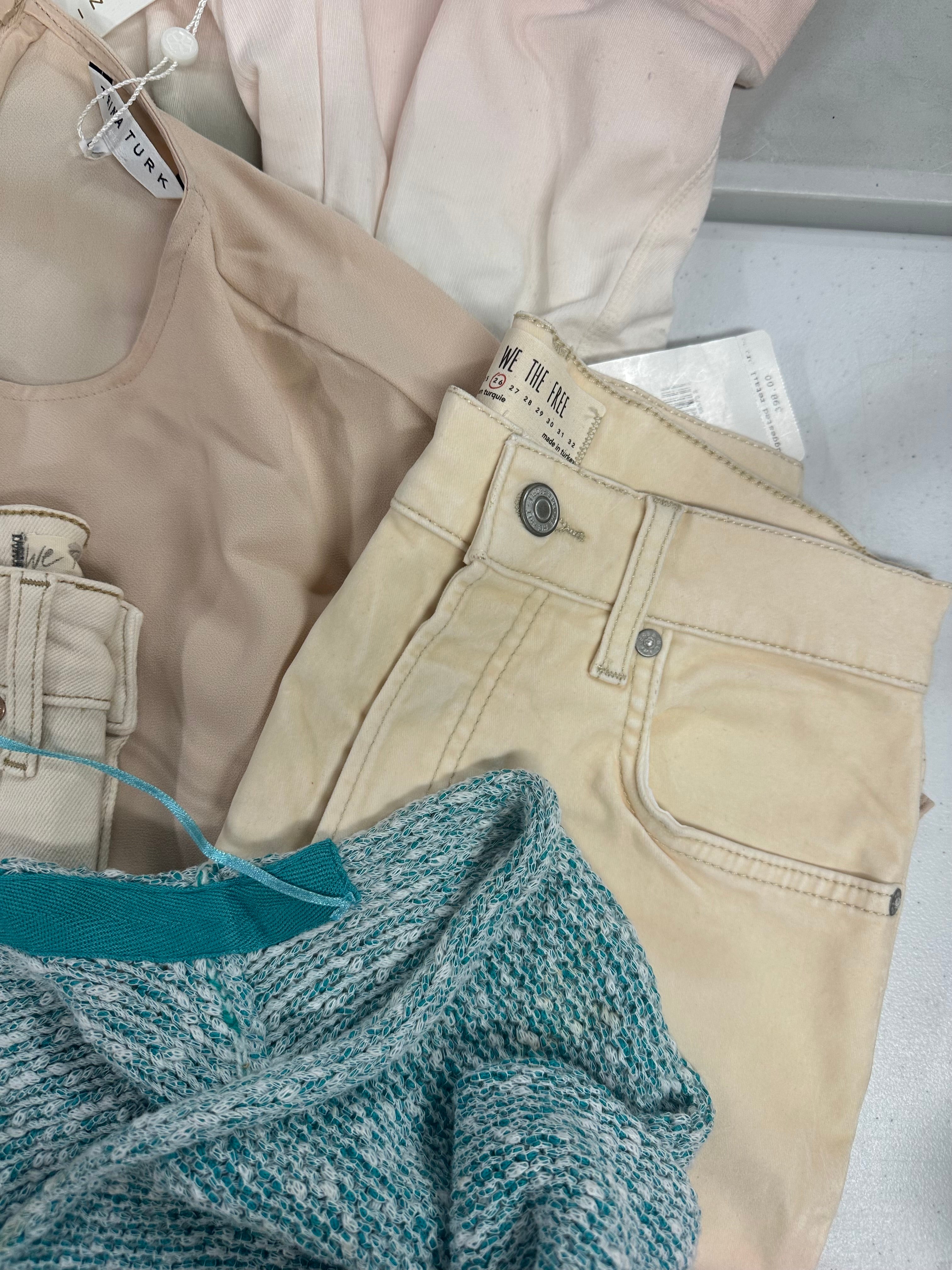 Women's Clothings Assorted Wholesale Lot, CALVIN KLEIN, TRINA TURK, FREE PEOPLE, SANCTUARY and more, 9 items, CUSTOMER RETURNS