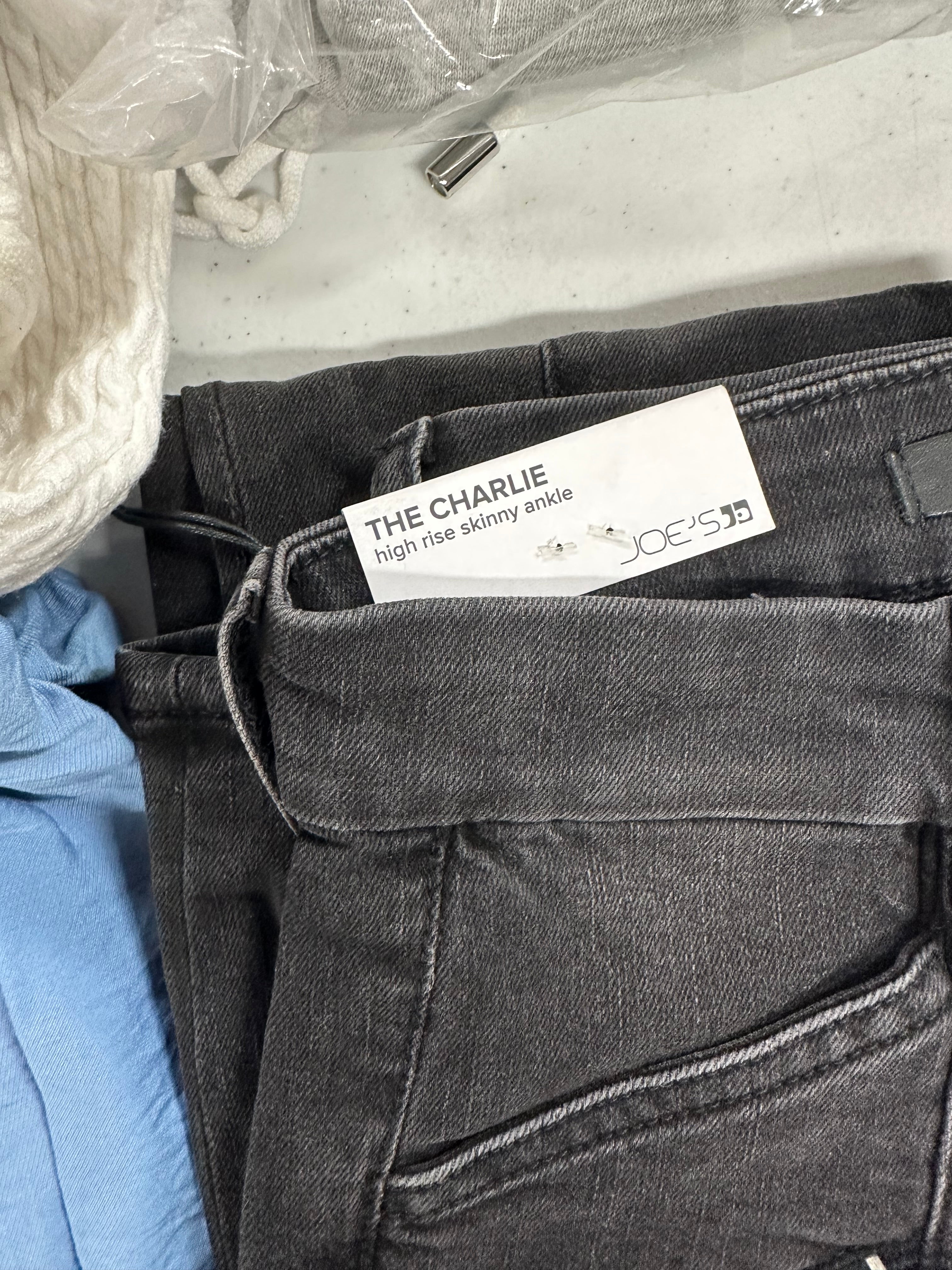Women's Clothing Assorted Wholesale Lot, JOE'S JEANS, SPLENDID, DKNY, FREE PEOPLE, VINCE CAMUTO, CALVIN KLEIN and more, 18 items, CUSTOMER RETURNS