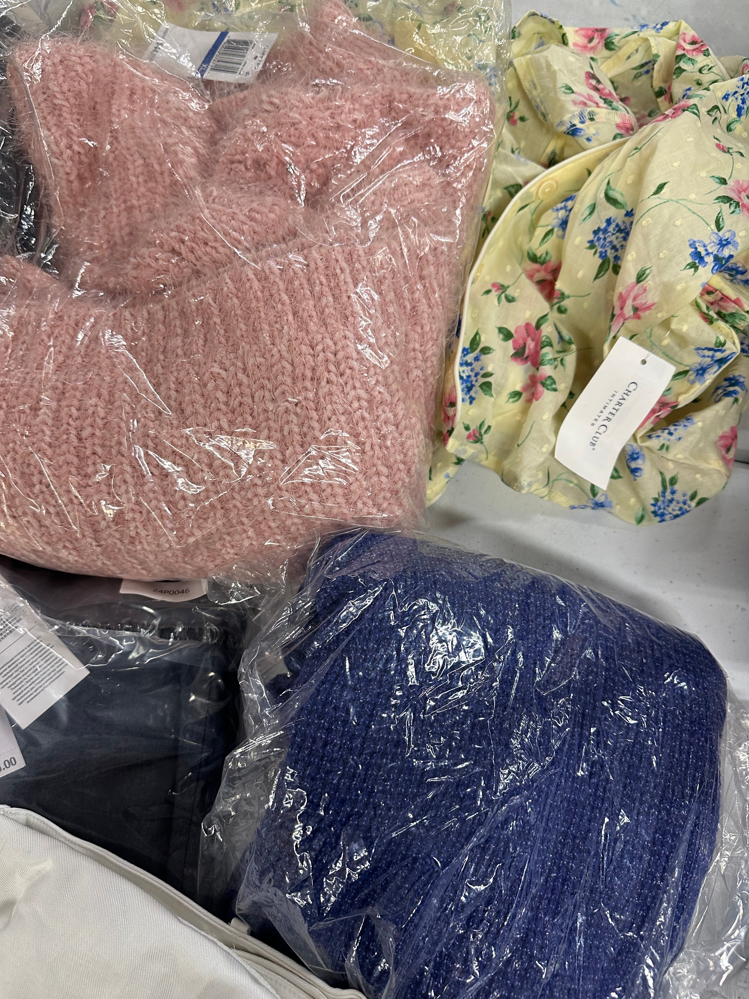 Women's Clothings Assorted Wholesale Lot, COLUMBIA, MICHAEL KORS, LAUREN RALPH LAUREN, CALVIN KLEIN, FRESHMAN and more, 8 items, CUSTOMER RETURNS