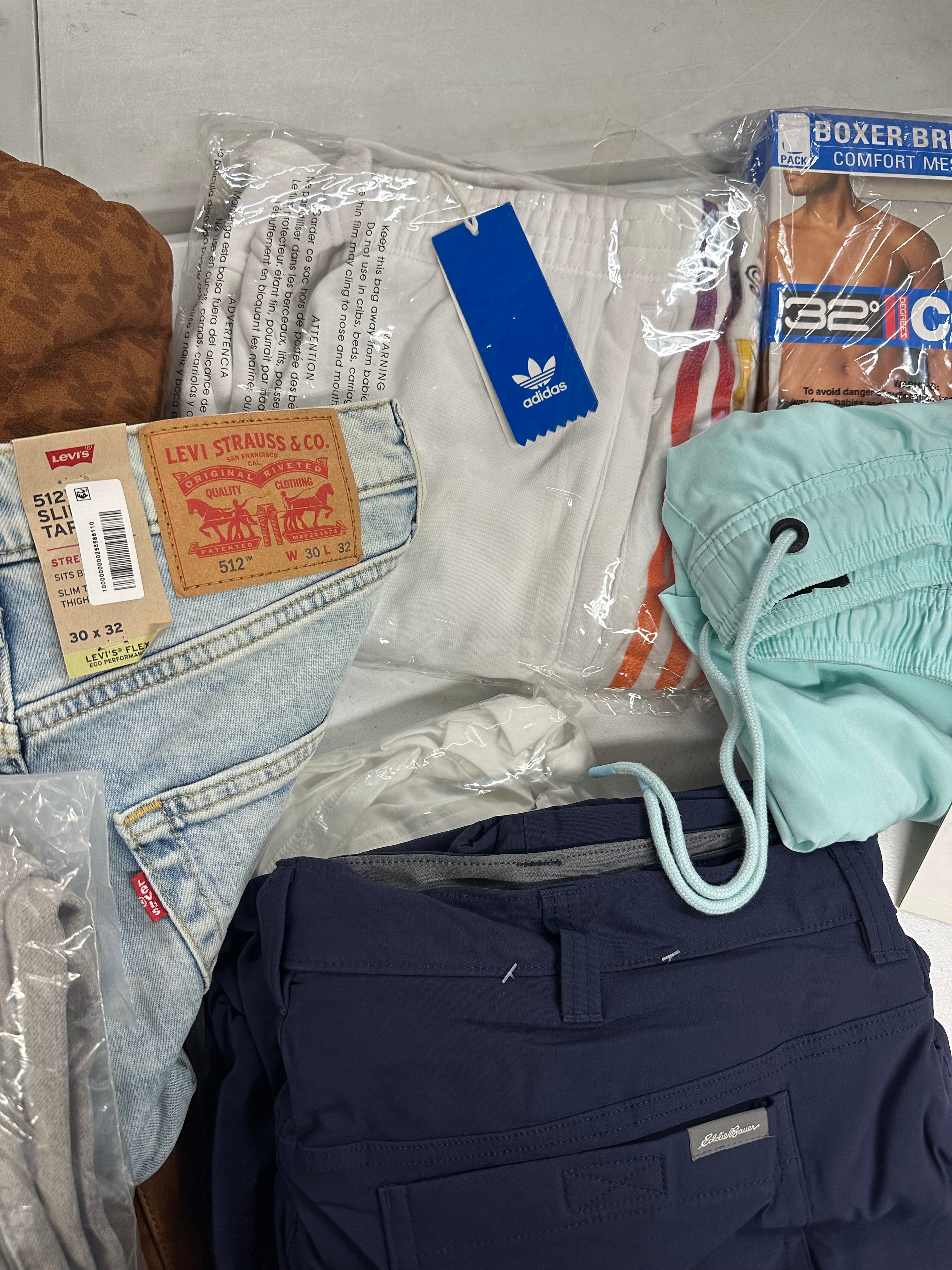 Men's Clothings Assorted Wholesale Lot, MICHAEL KORS, LEVI'S, ADIDAS, REEF, UNDER ARMOUR and more, 8 items, CUSTOMER RETURNS
