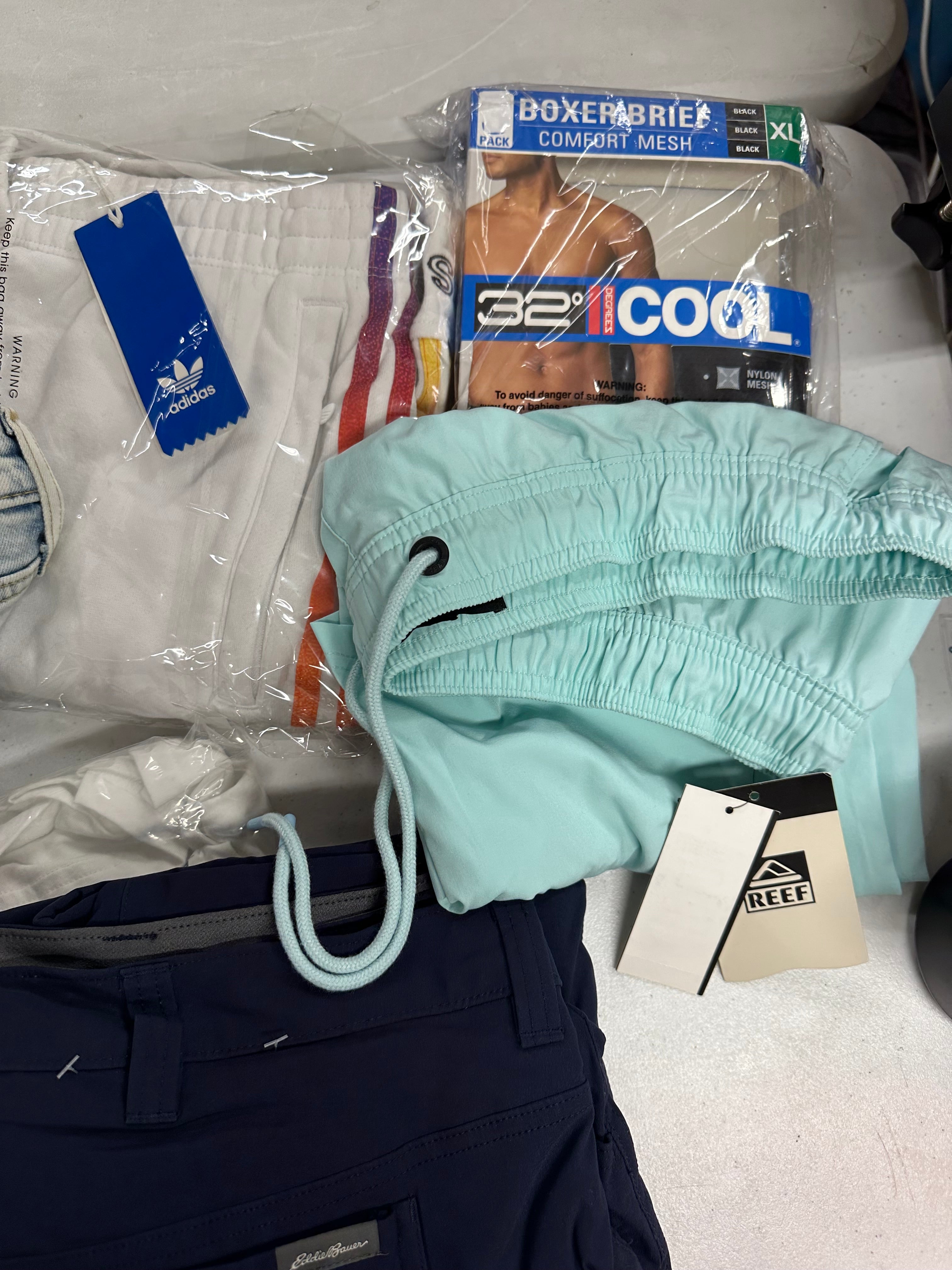 Men's Clothings Assorted Wholesale Lot, MICHAEL KORS, LEVI'S, ADIDAS, REEF, UNDER ARMOUR and more, 8 items, CUSTOMER RETURNS