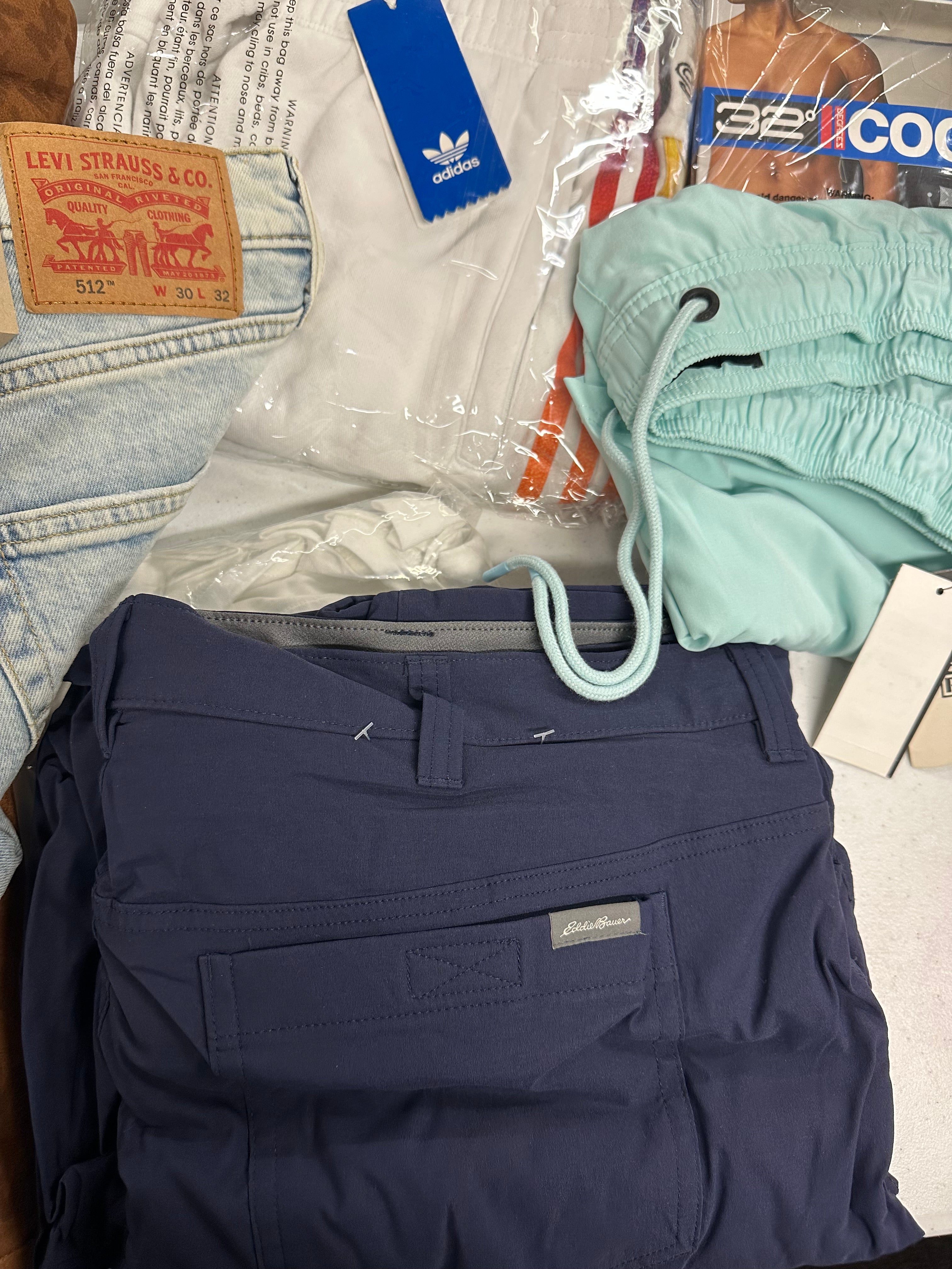 Men's Clothings Assorted Wholesale Lot, MICHAEL KORS, LEVI'S, ADIDAS, REEF, UNDER ARMOUR and more, 8 items, CUSTOMER RETURNS