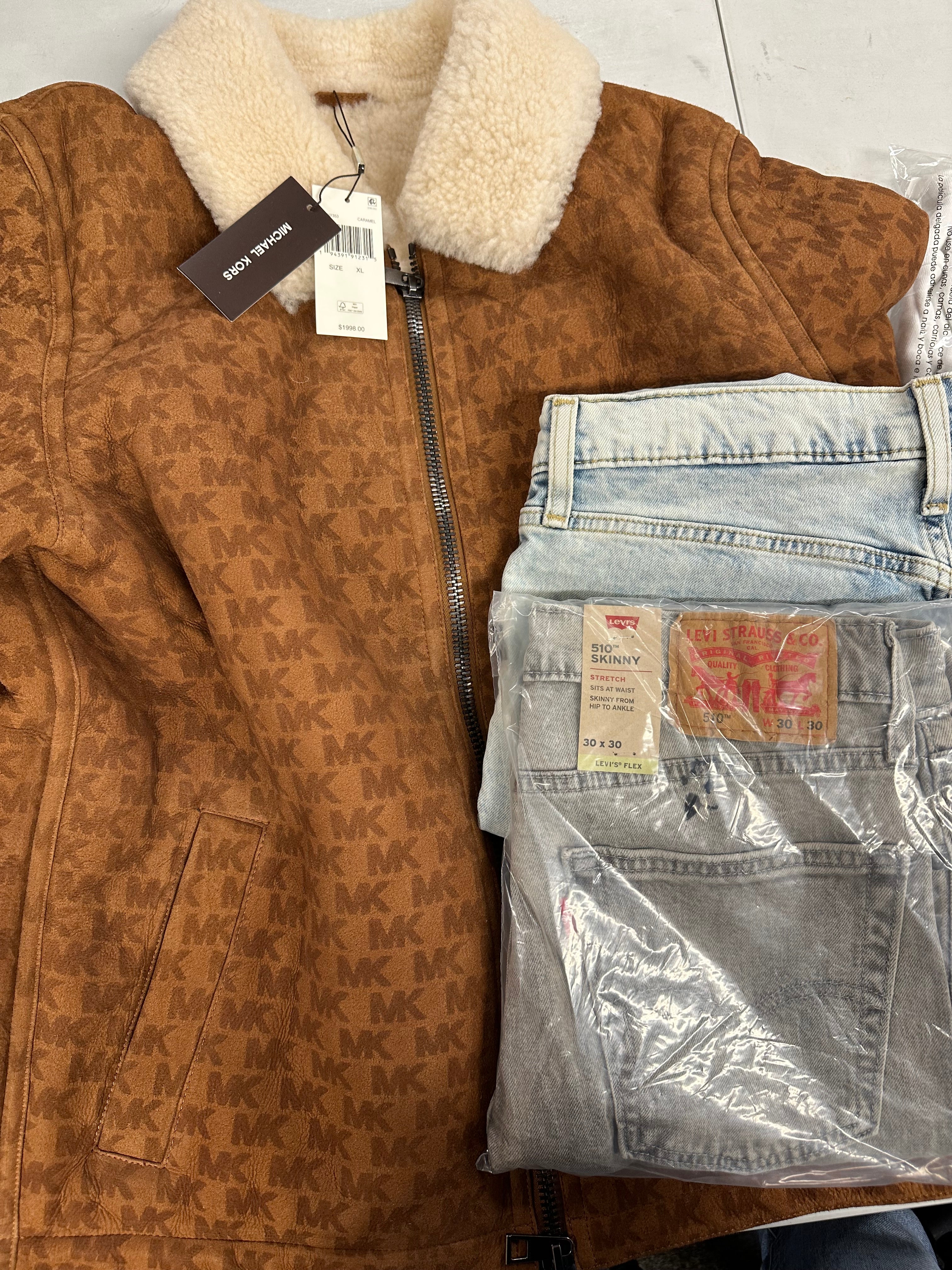 Men's Clothings Assorted Wholesale Lot, MICHAEL KORS, LEVI'S, ADIDAS, REEF, UNDER ARMOUR and more, 8 items, CUSTOMER RETURNS