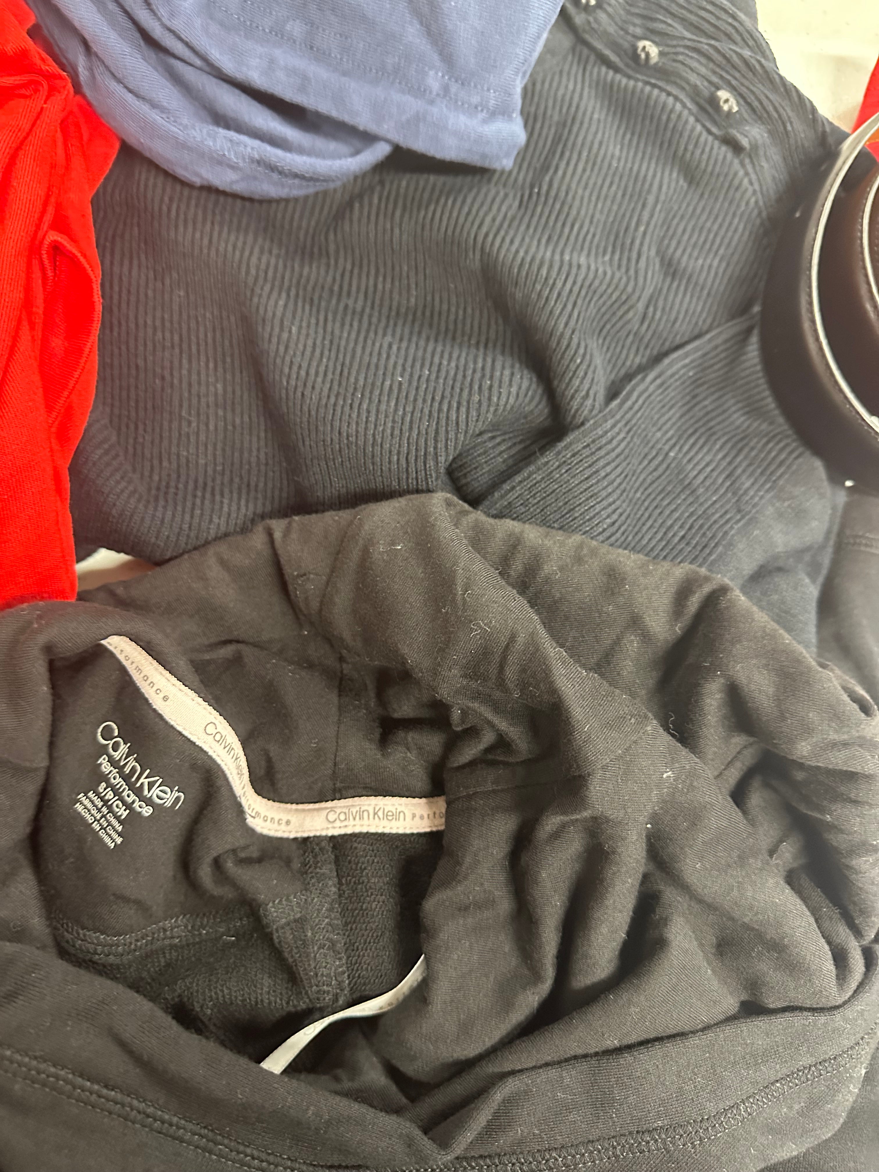 Men's Clothings Assorted Wholesale Lot, UNDER ARMOUR, LEVI'S, TOMMY HILFIGER, LAUREN RALPH LAUREN and more, 12 items, CUSTOMER RETURNS