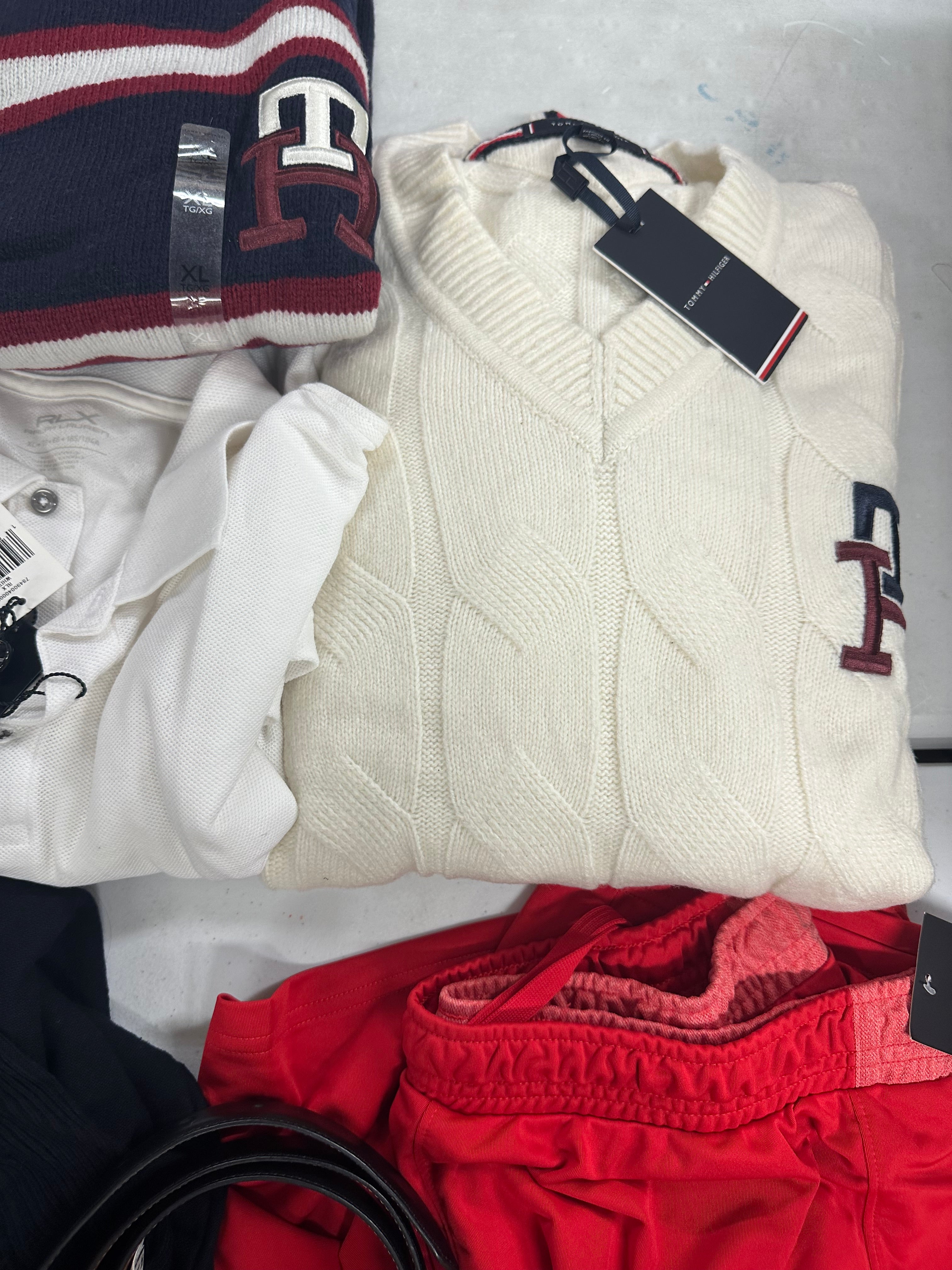 Men's Clothings Assorted Wholesale Lot, UNDER ARMOUR, LEVI'S, TOMMY HILFIGER, LAUREN RALPH LAUREN and more, 12 items, CUSTOMER RETURNS