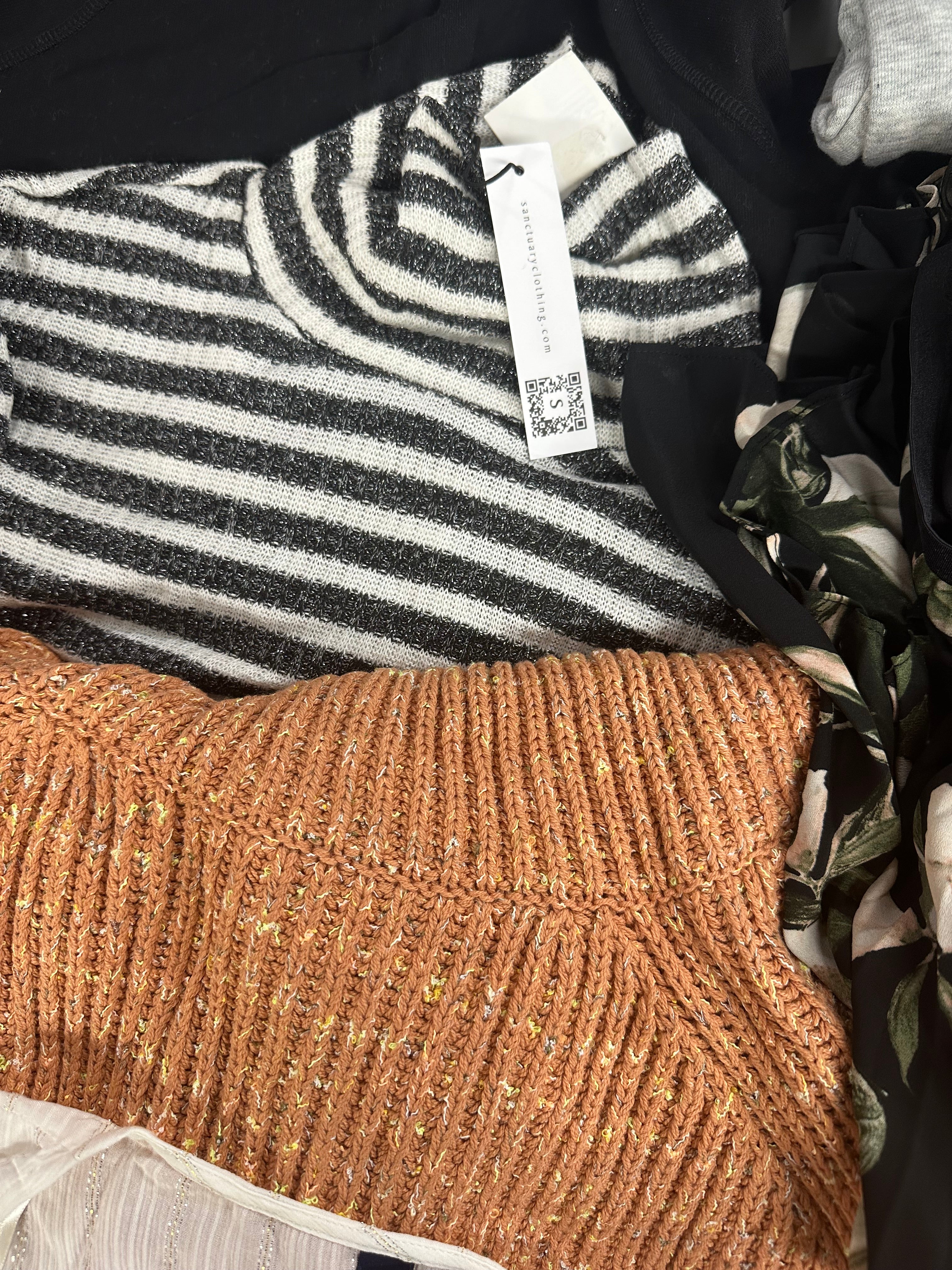 Women's Clothing Assorted Wholesale Lot, LEVI'S, DKNY, RACHEL ROY, FREE PEOPLE, CALVIN KLEIN, CHAMPION and more, 15 items, Shelf Pulls, MSRP $1,159