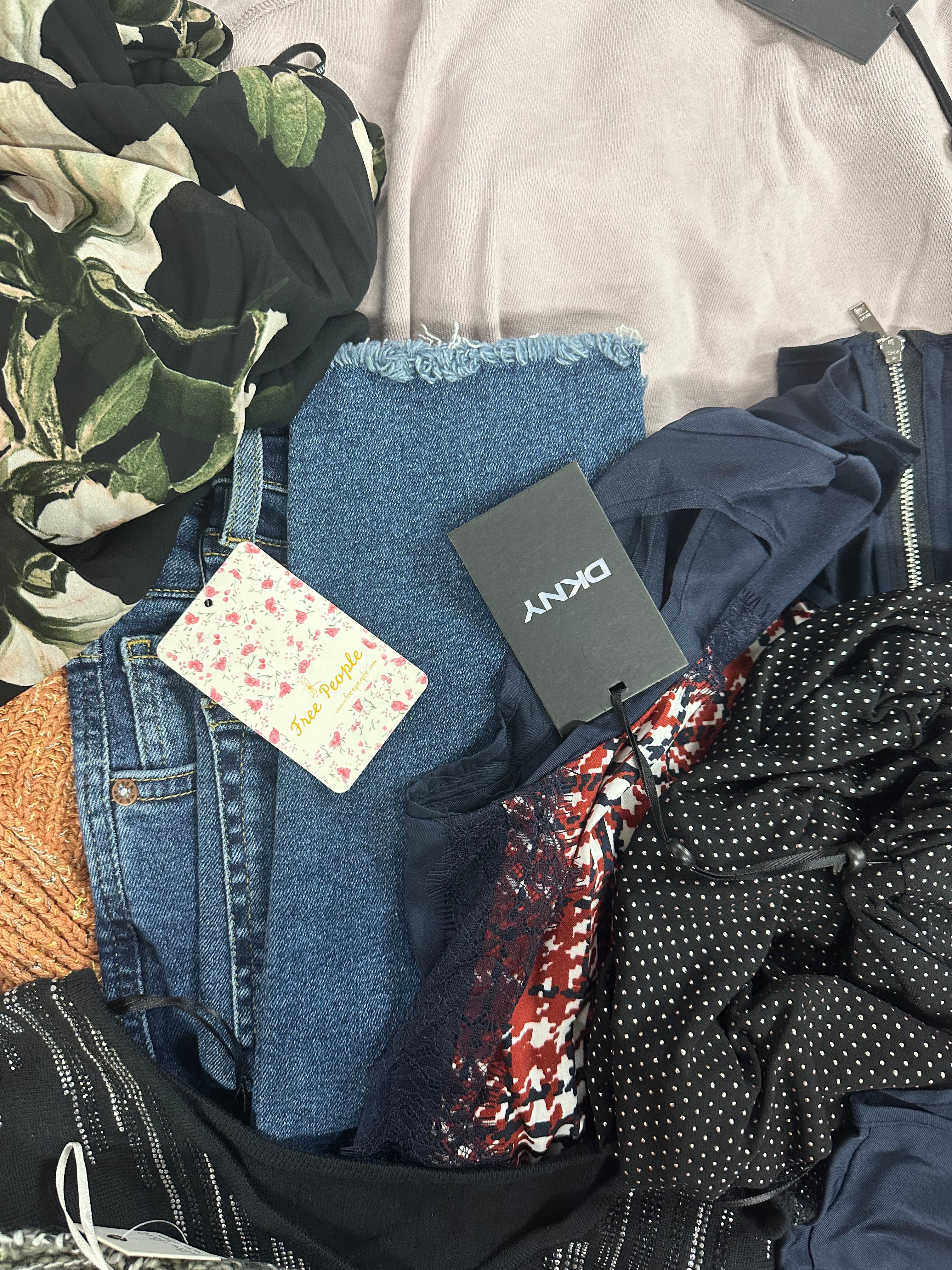 Women's Clothing Assorted Wholesale Lot, LEVI'S, DKNY, RACHEL ROY, FREE PEOPLE, CALVIN KLEIN, CHAMPION and more, 15 items, Shelf Pulls, MSRP $1,159