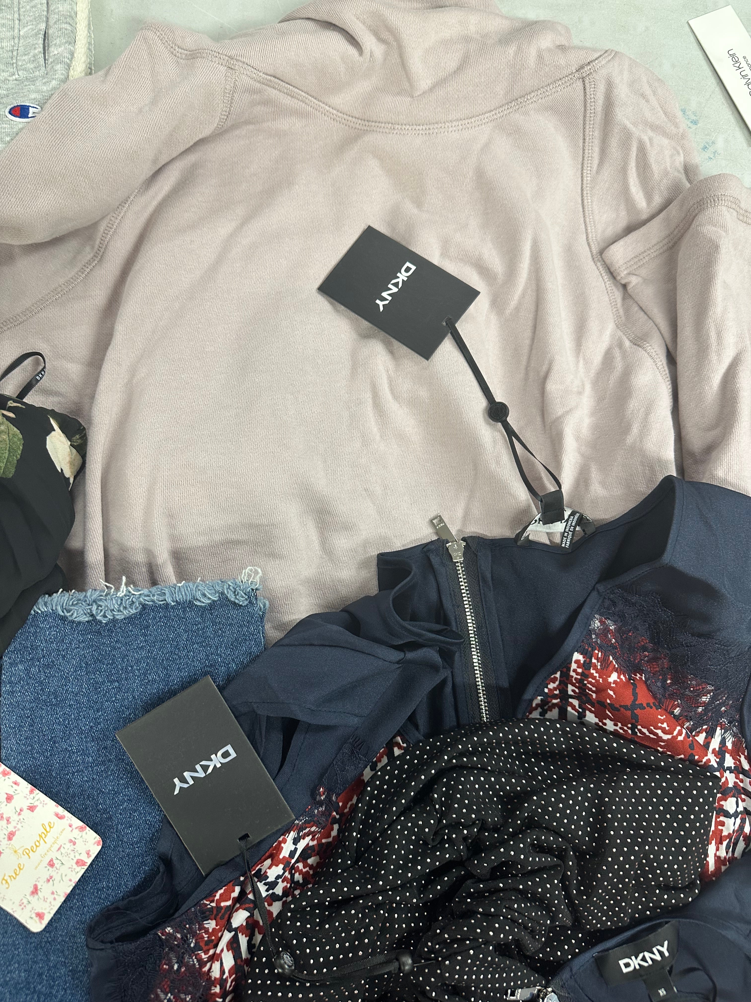 Women's Clothing Assorted Wholesale Lot, LEVI'S, DKNY, RACHEL ROY, FREE PEOPLE, CALVIN KLEIN, CHAMPION and more, 15 items, Shelf Pulls, MSRP $1,159