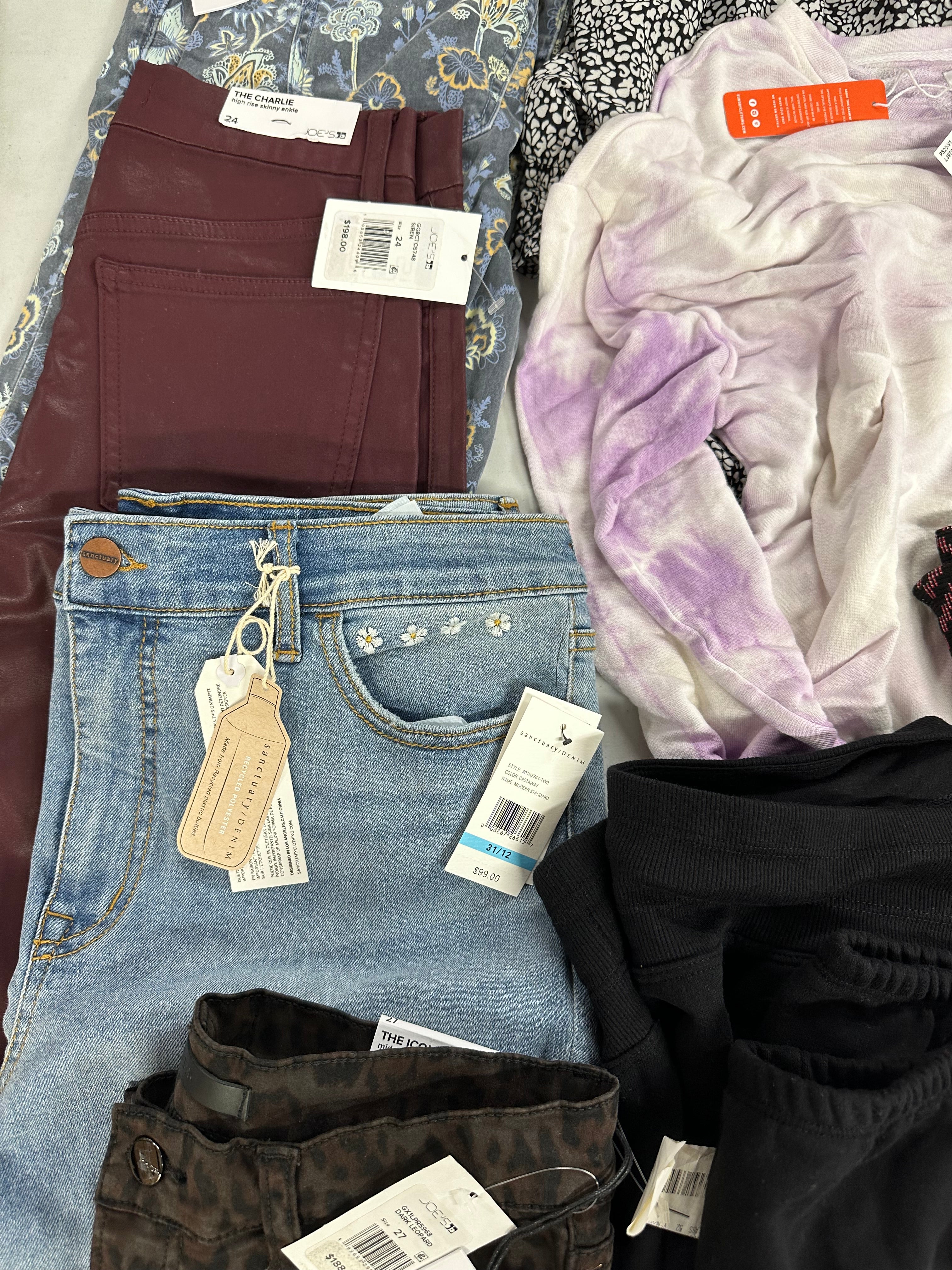 Women's Clothing Pants & Others, Wholesale Lot, JOE'S, UNDER ARMOUR, CALVIN KLEIN, SUNDRY, NIKE, KASPER, SAGE and more, 16 items, Shelf Pulls, MSRP $1,595