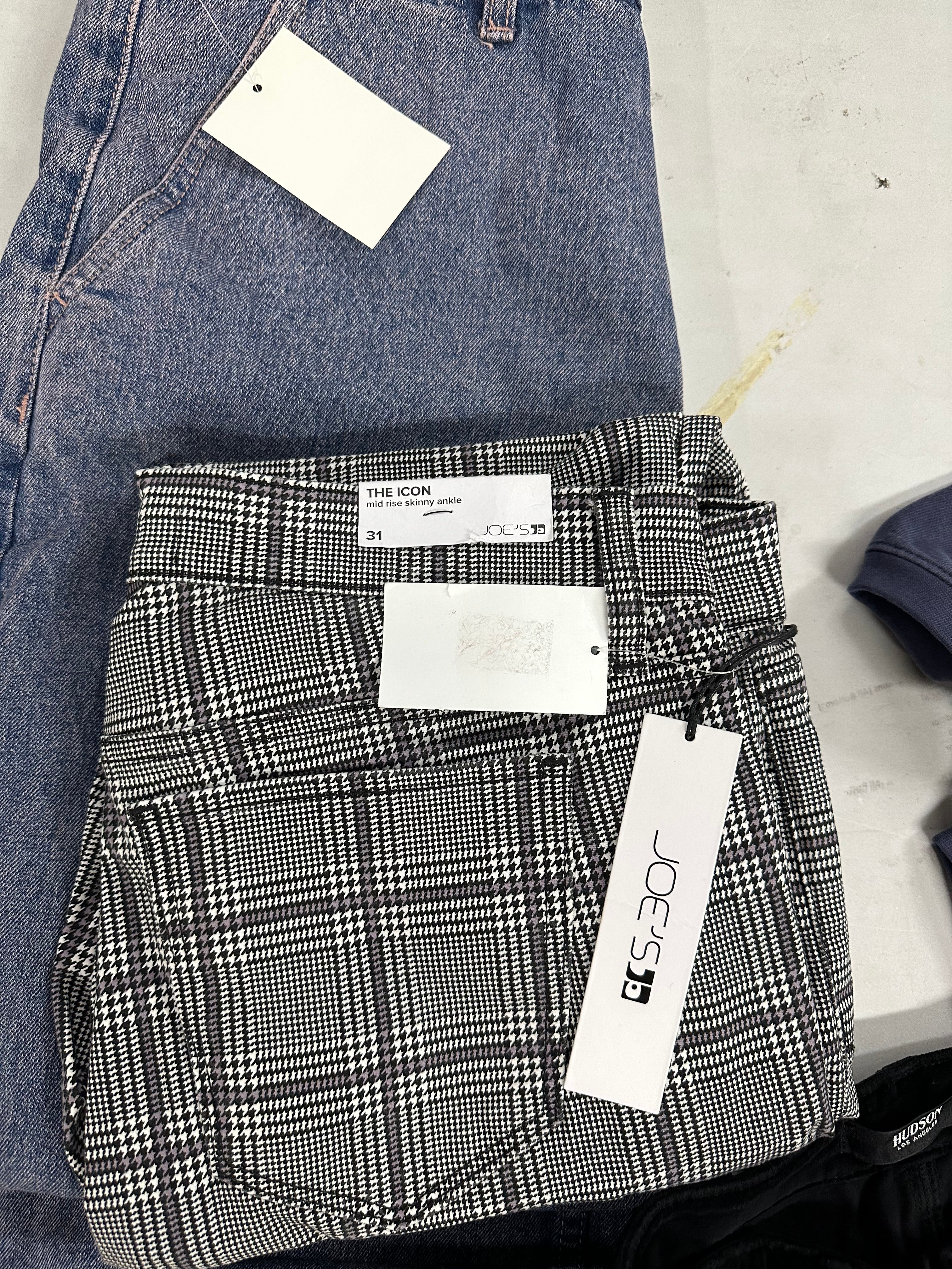 Women's Clothing Assorted Wholesale Lot, THEORY, Joe,s, HUDSON, AMERICAN APPAREL and more, 13 items, Shelf Pulls, MSRP $1,624