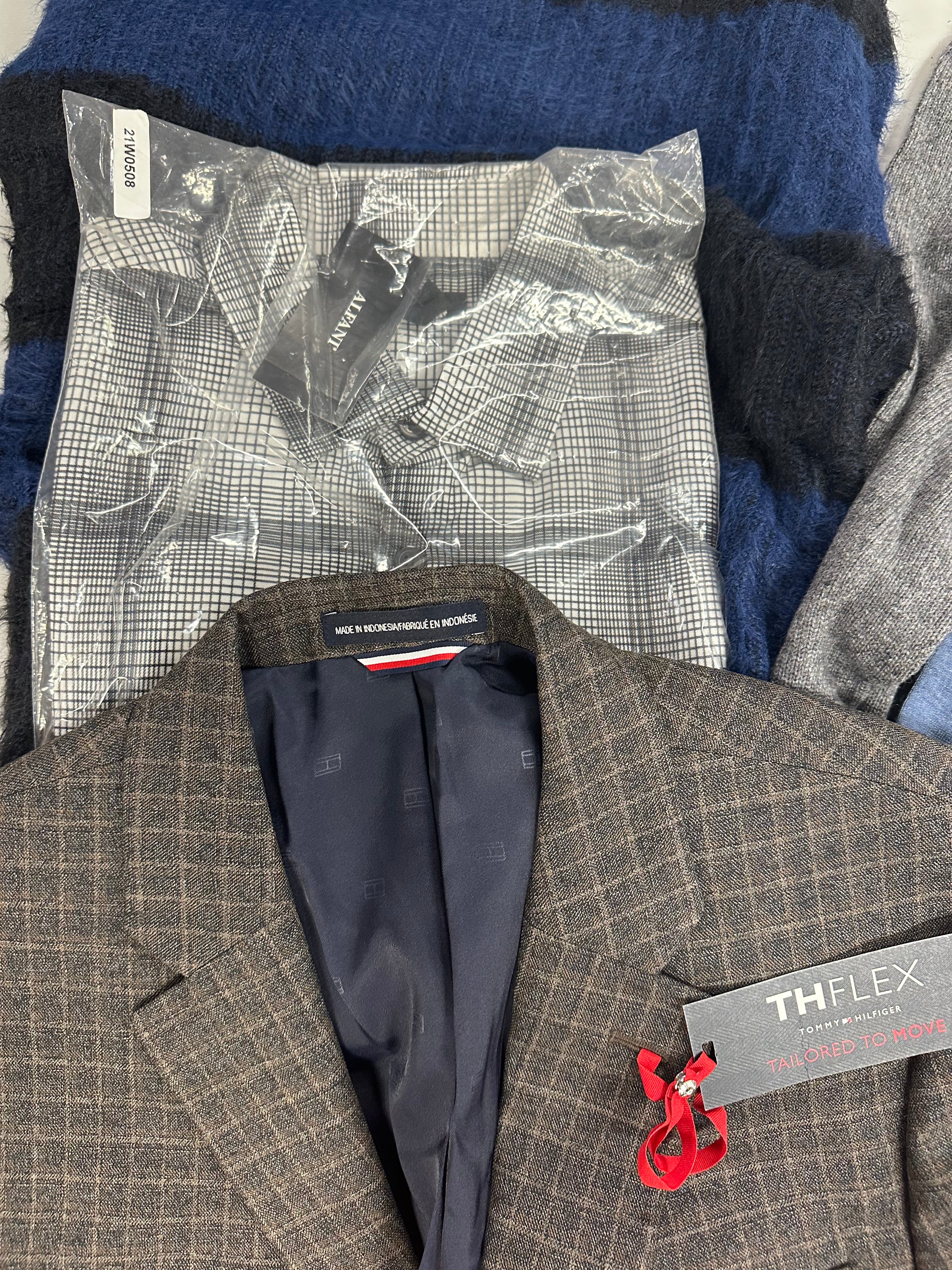 Men's Clothing Sweaters and Other Wholesale Lot, TOMMY HILFIGER, PENFIELD, DYLAN GRAY, NAS1, HANES and more, 11 items, Shelf Pulls, MSRP $1,271