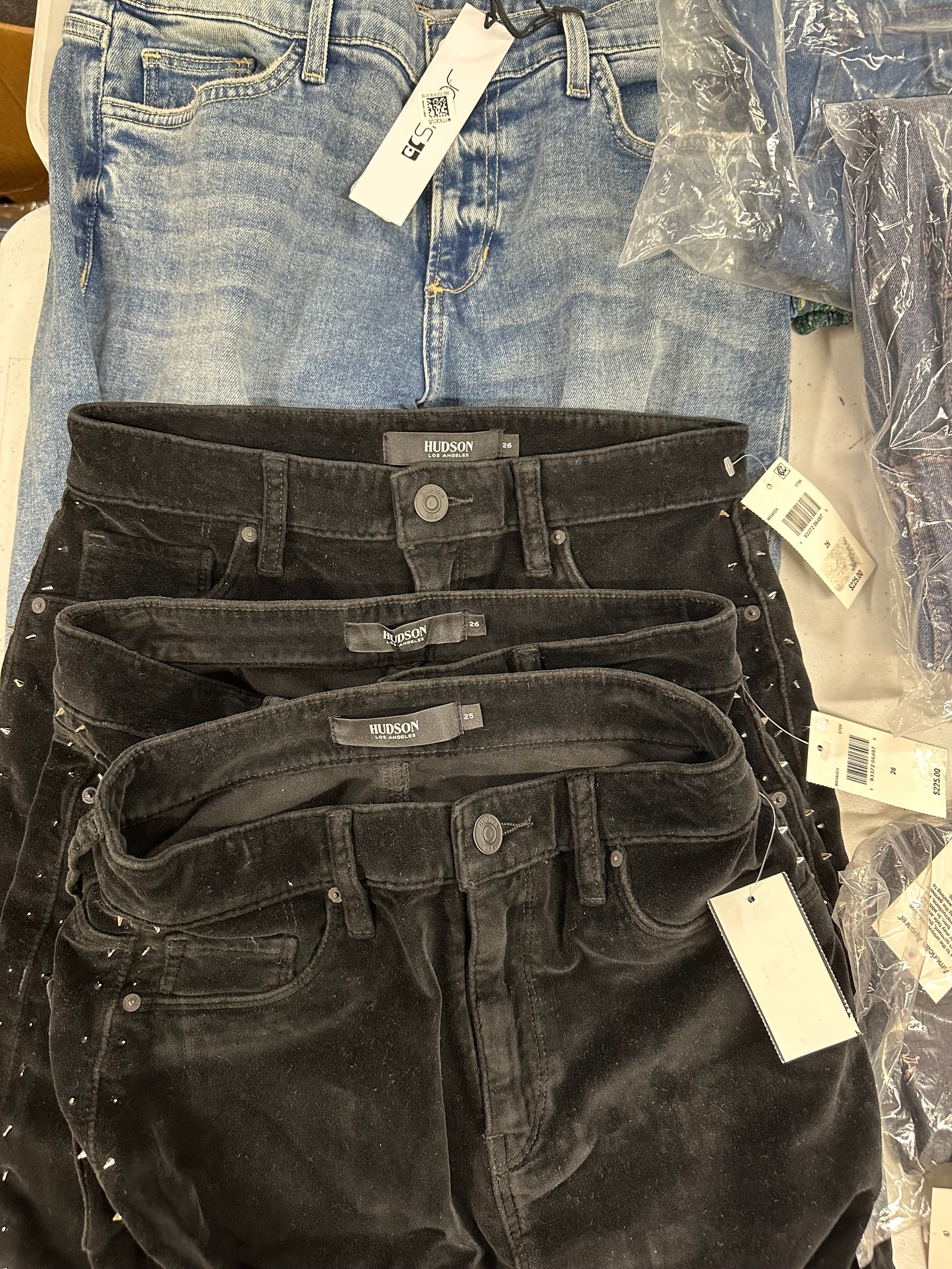 Women's Clothing Assorted Wholesale Lot, FREE PEOPLE, JOE'S JEANS, HUDSON, LEGENDARY and more, 13 items, Shelf Pulls, MSRP $1,269