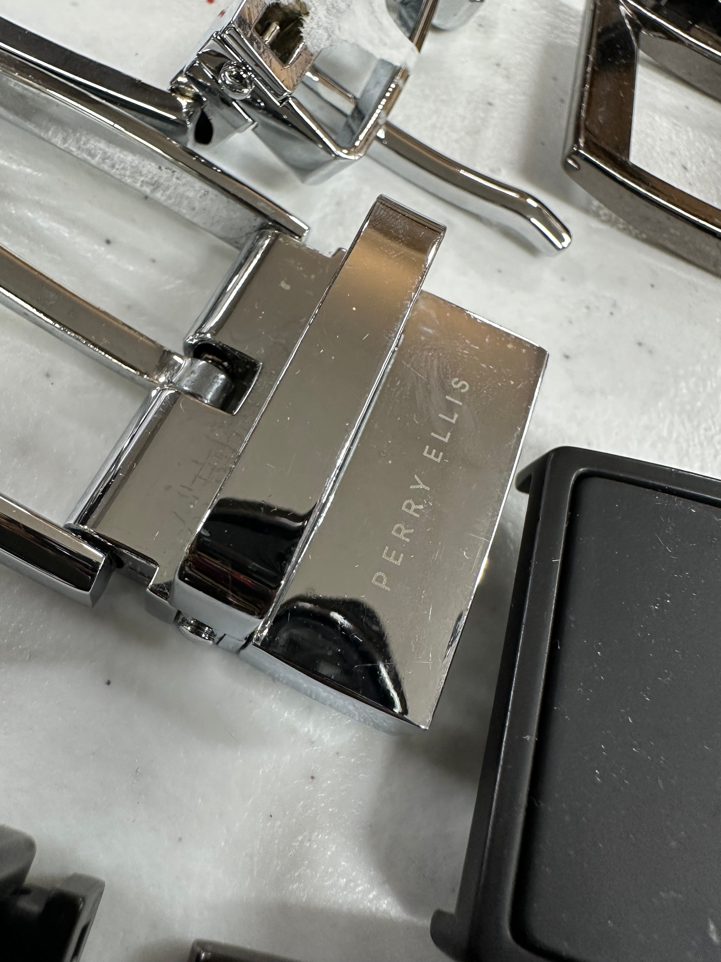 Men's Belt Buckles Wholesale Lot, PERRY ELLIS, CALVIN KLEIN, POLO RALPH LAUREN, TASO ELBA and more, 78 Buckles, CUSTOMER RETURNS