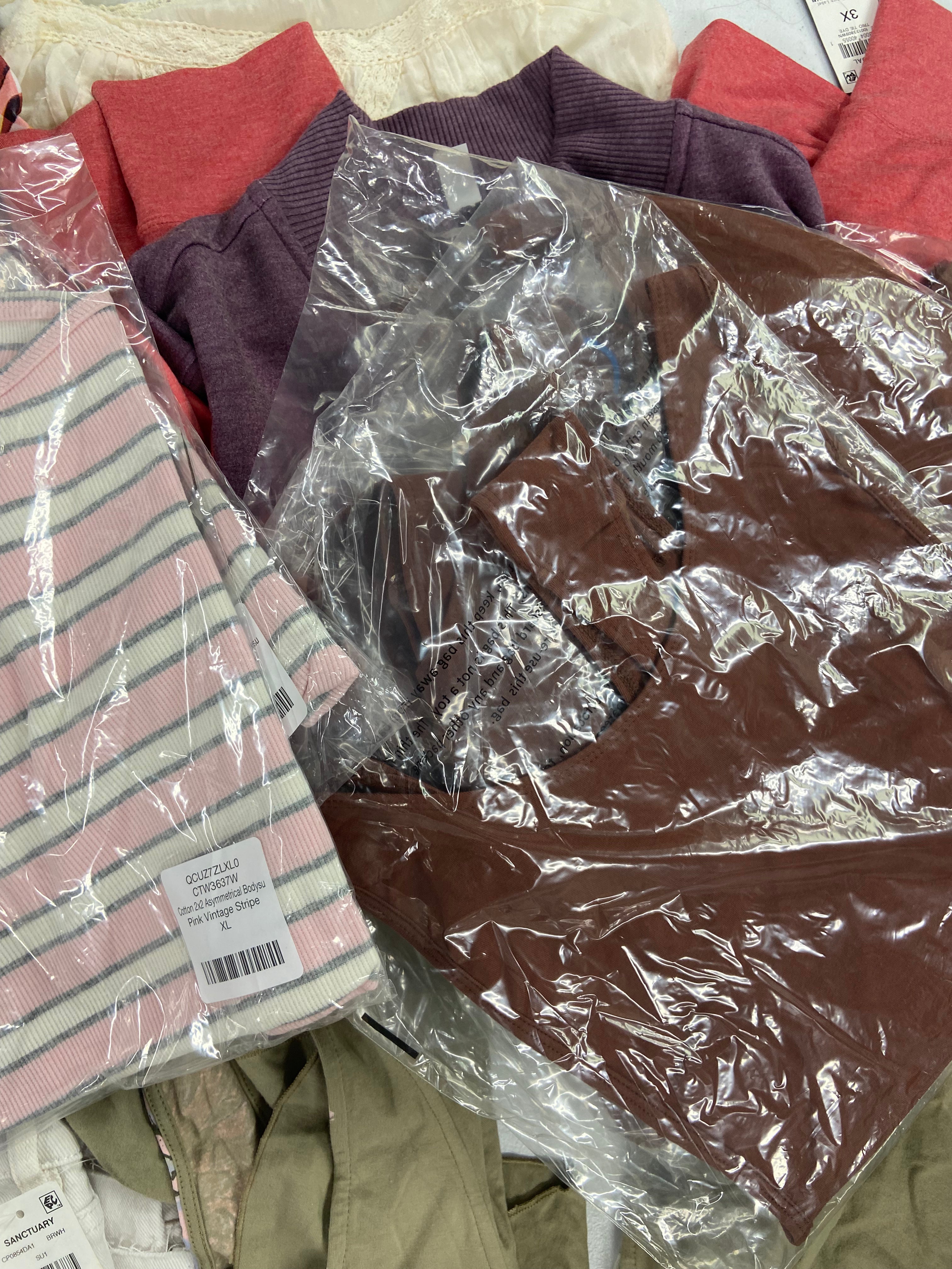 Women's Clothing Assorted Wholesale Lot, FREE PEOPLE, WACOAL, FOSSIL, IDEOLOGY and more, 23 items, Shelf Pulls, MSRP $974