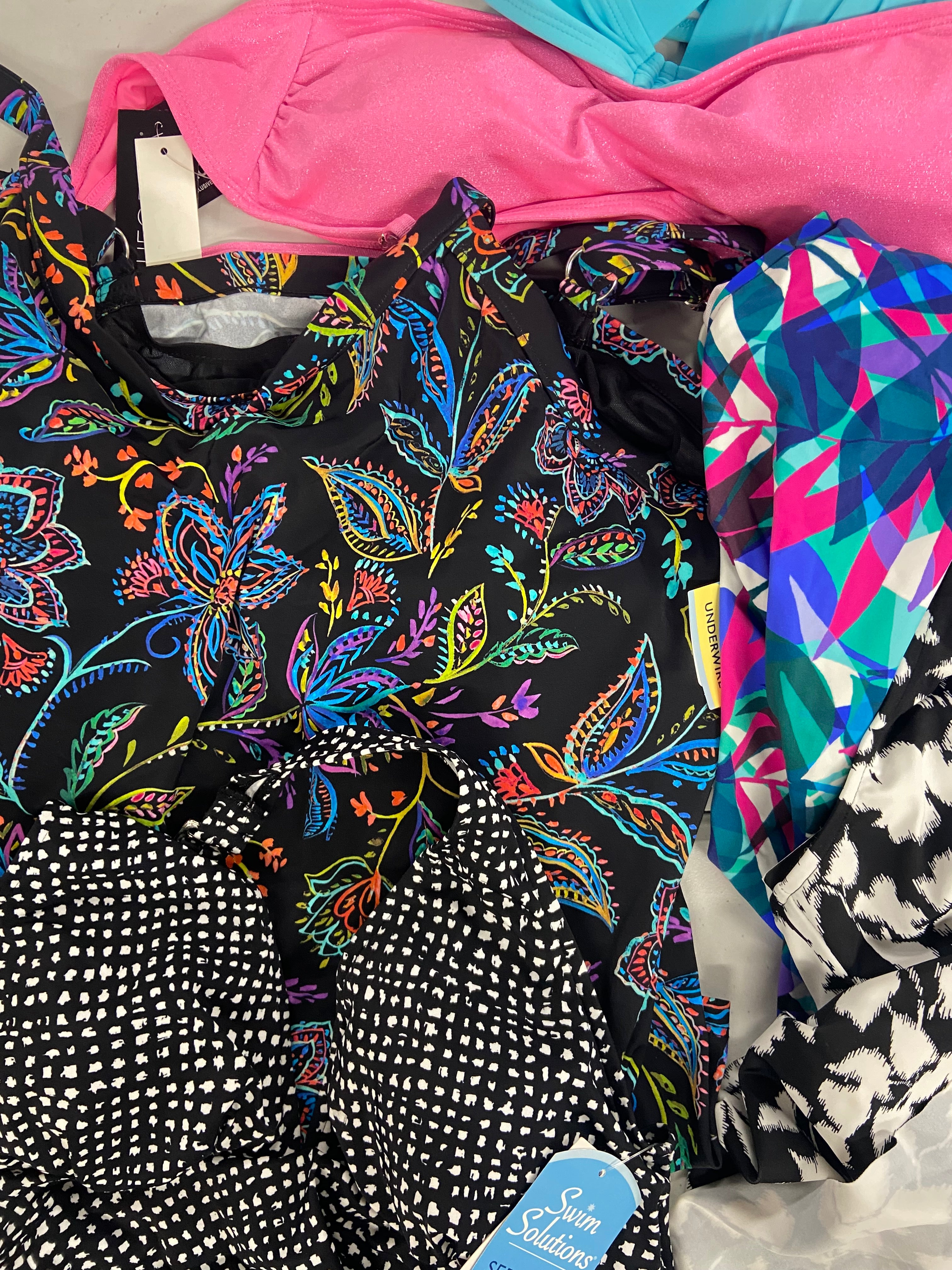 Women's Swimwear Wholesale Lot, LAUREN RALPH LAUREN, KATE SPADE, NIKE, SWIM SOLUTIONS, CARMEN MARC VALVO and more 15 items, Shelf Pulls, MSRP $737