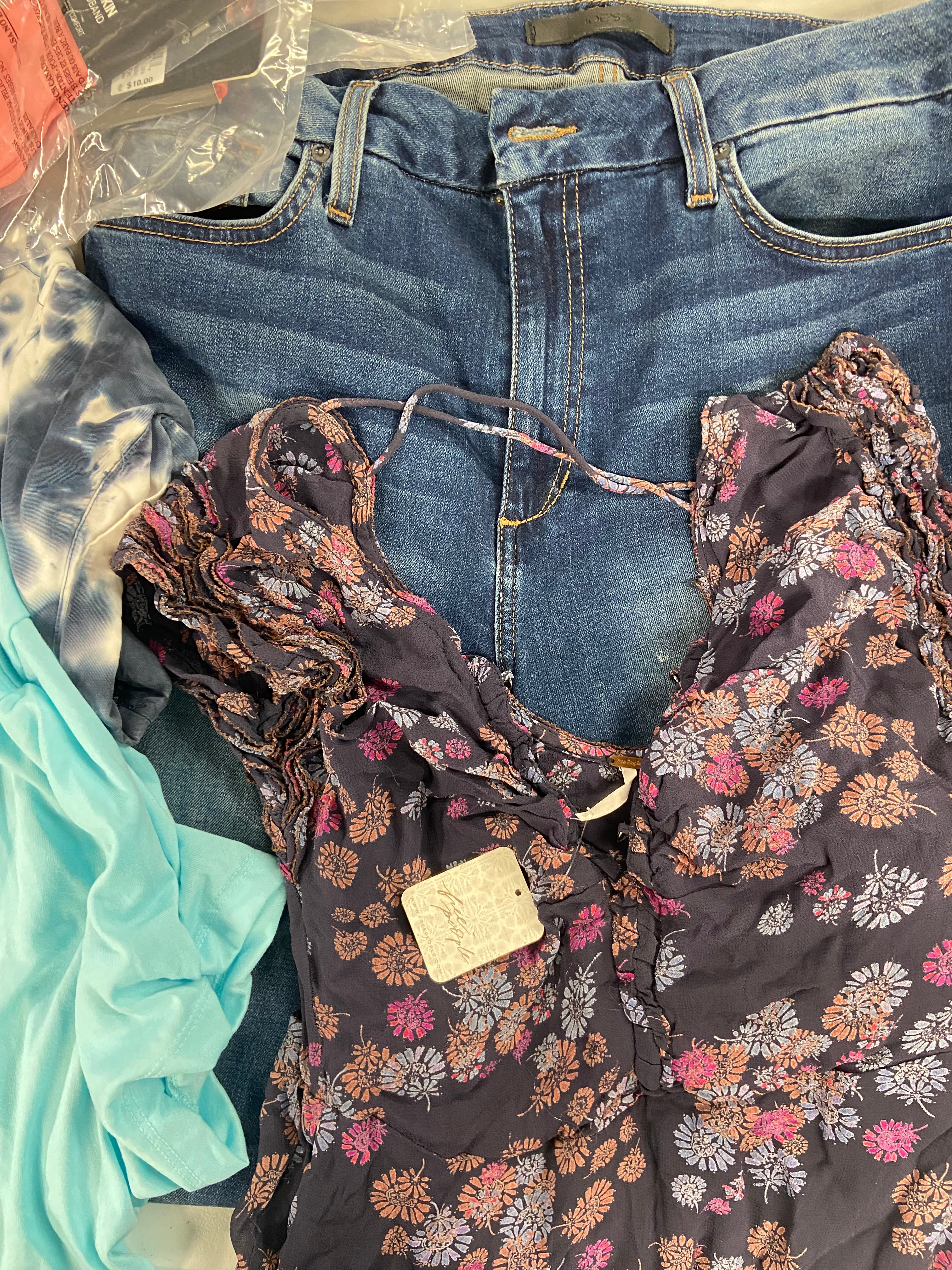 Women's Clothing Assorted Wholesale Lot, JOE'S, NIKE, ADIDAS, FREE PEOPLE, VINCE CAMUTO, AMERICAN APPAREL and more, 29 items, Shelf Pulls, MSRP $1,055