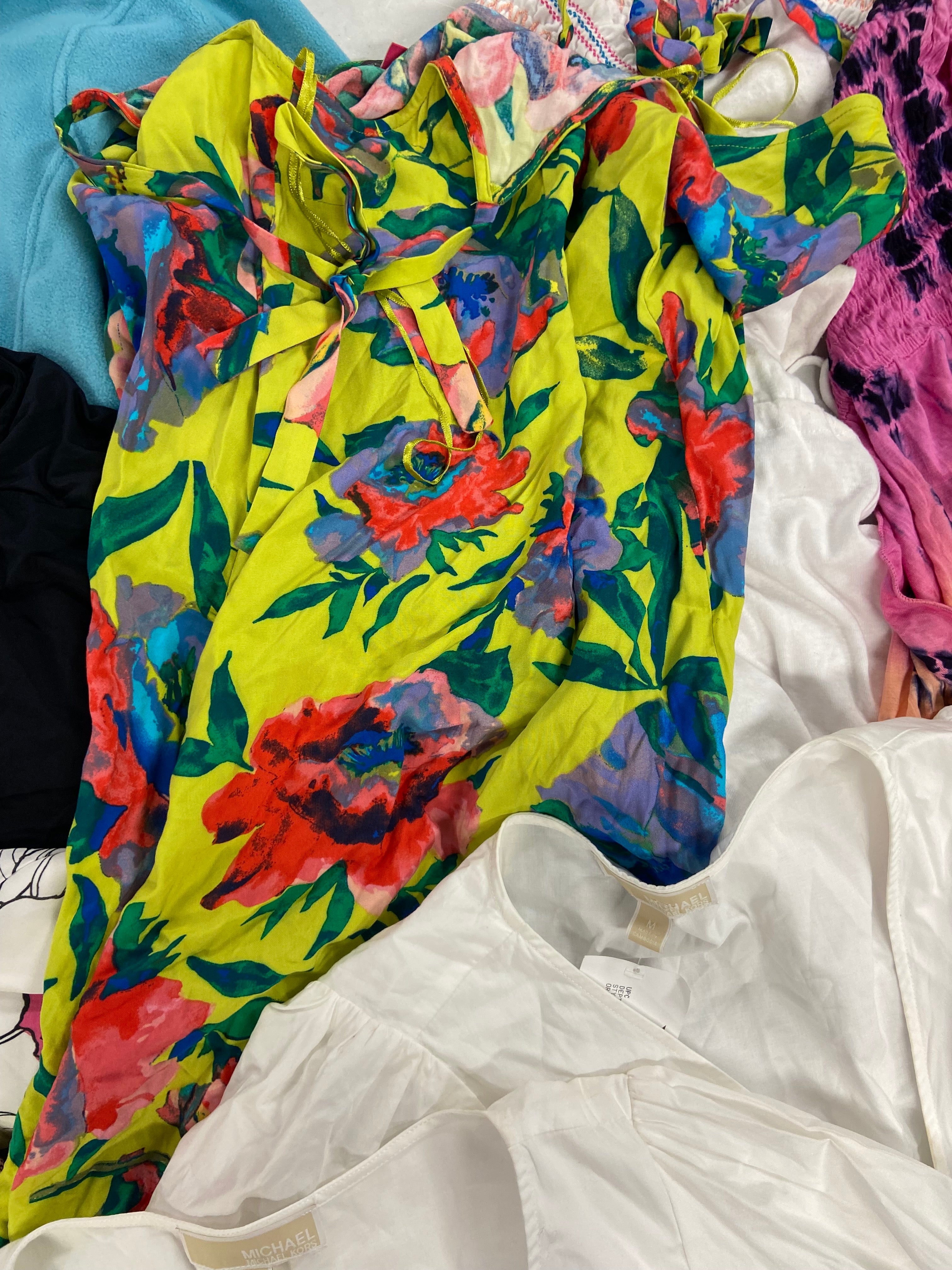 Women's Clothing Assorted Wholesale Lot, MICHAEL KORS, VINCE CAMUTO, RAVIYA, 32 DEGREES and more, 10 items, Shelf Pulls, MSRP $885