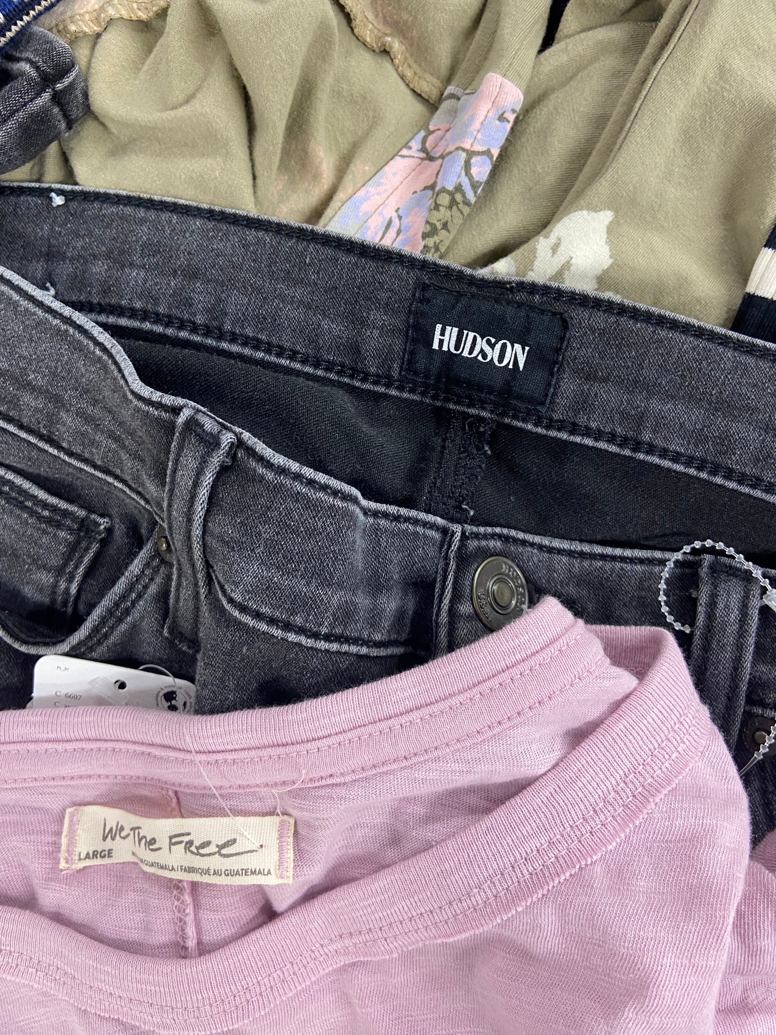 Women's Clothing Assorted Wholesale Lot, LAUREN RALPH LAUREN, LUCKY BRAND, VINCE CAMUTO,  FREE PEOPLE, AMERICAN APPAREL and more, 21 items, Shelf Pulls, MSRP $1,392