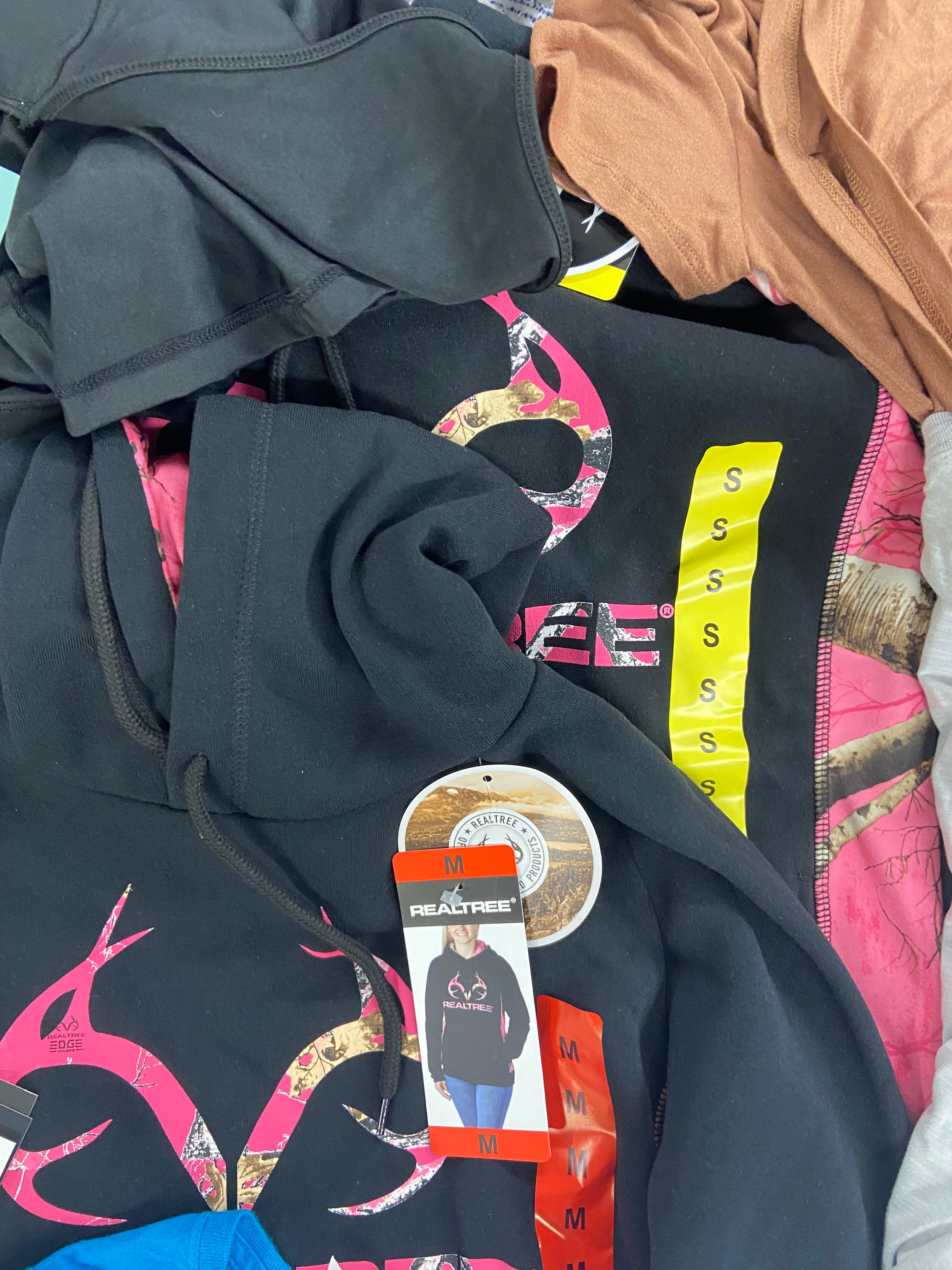 Women's Clothing Assorted Wholesale Lot, CALVIN KLEIN, CALVIN KLEIN, NIKE, CHARTER CLUB, REALTREE and more,  20 items, Shelf Pulls, MSRP $859