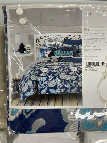 Decorative Pillows,  Duvet Cover Set & Others Wholesale Lot, SKY MIA, SKY SMOCK, OAKE, KAS ROOM SPARROW & WREN and More, 9 items, Shelf Pulls, MSRP $719