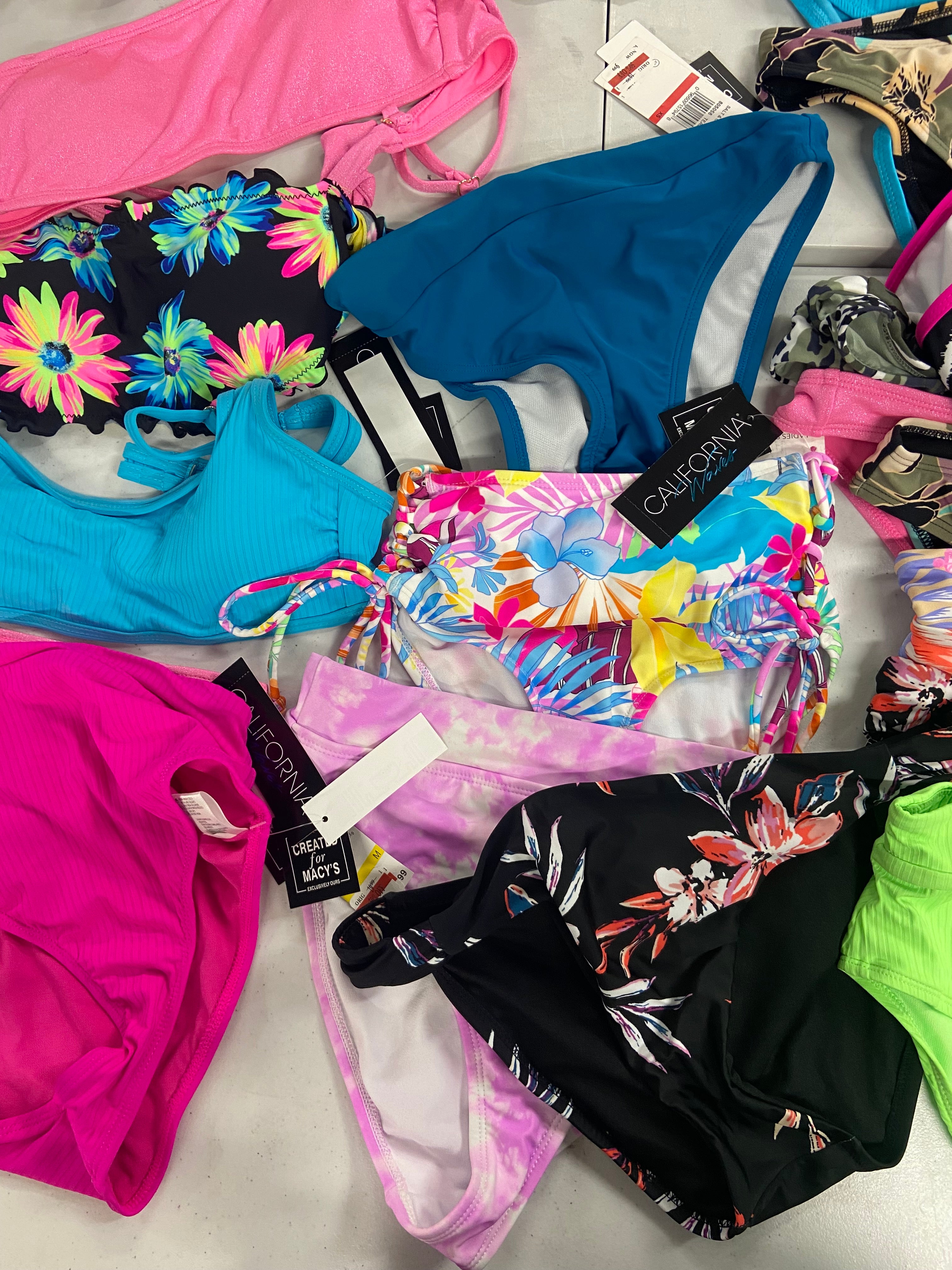 Women's Swimwear Wholesale Lot, ANNE COLE, SALT + COVE, Bar III, 22 Items, Shelf Pulls, MSRP $550