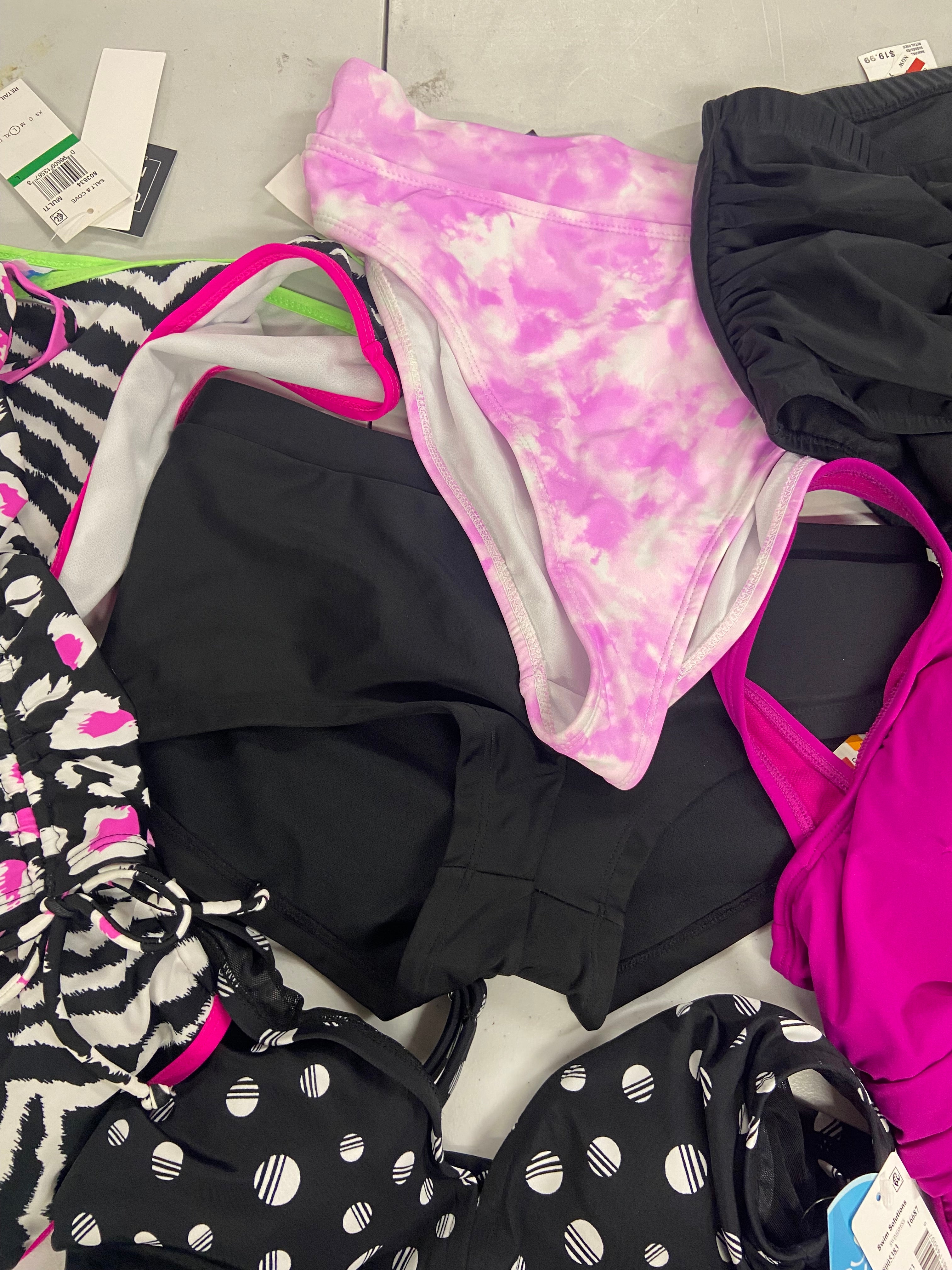 Women's Swimwear Wholesale Lot, RALPH LAUREN, NIKE, CARMEN MARC, ISLAND ESCAPE, SALT + COVE and more,16 items, Shelf Pulls, MSRP $697