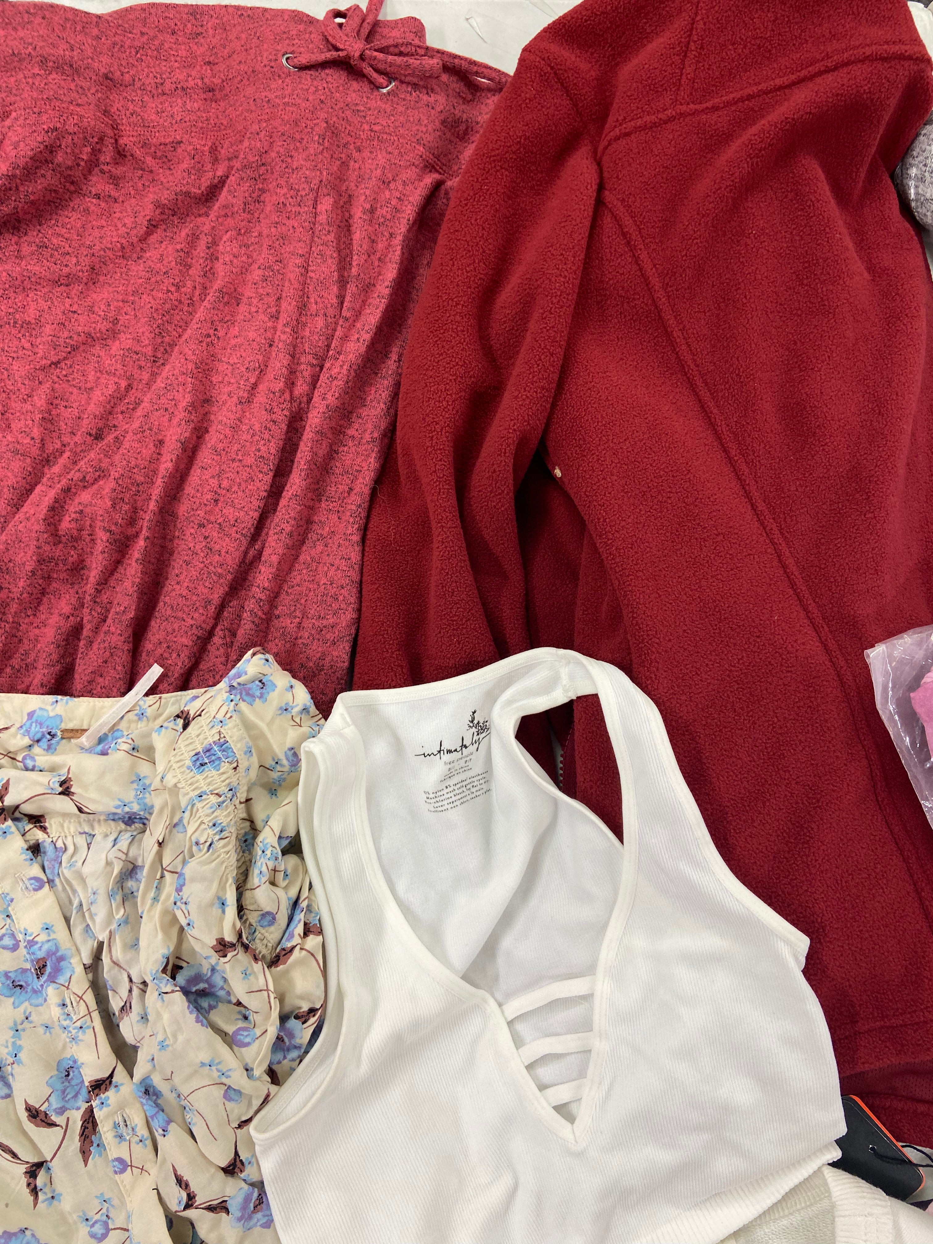 Women's Clothing Assorted Wholesale Lot, LUCKY BRAND, FREE PEOPLE, VINCE CAMUTO, CECE, K-DEER, ENYA CORTA and more, 16 items, Shelf Pulls, MSRP $841