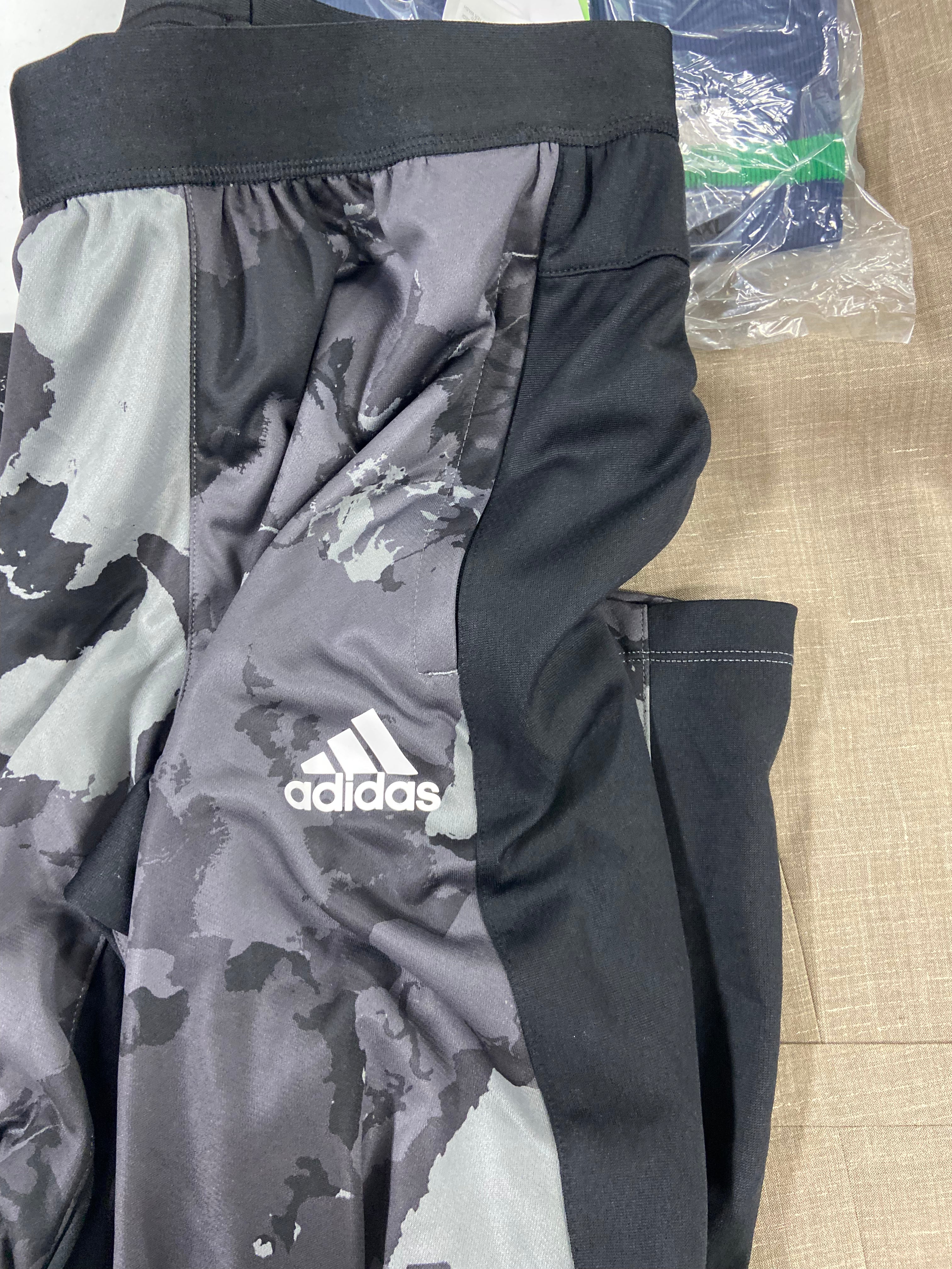 Men's Clothing Sweaters & Others, Wholesale Lot, LAUREN RALPH LAUREN, ADIDAS, EDDIE BAUER, SPYDER, CLUB ROOM and more, 11 items, Shelf Pulls, MSRP $710