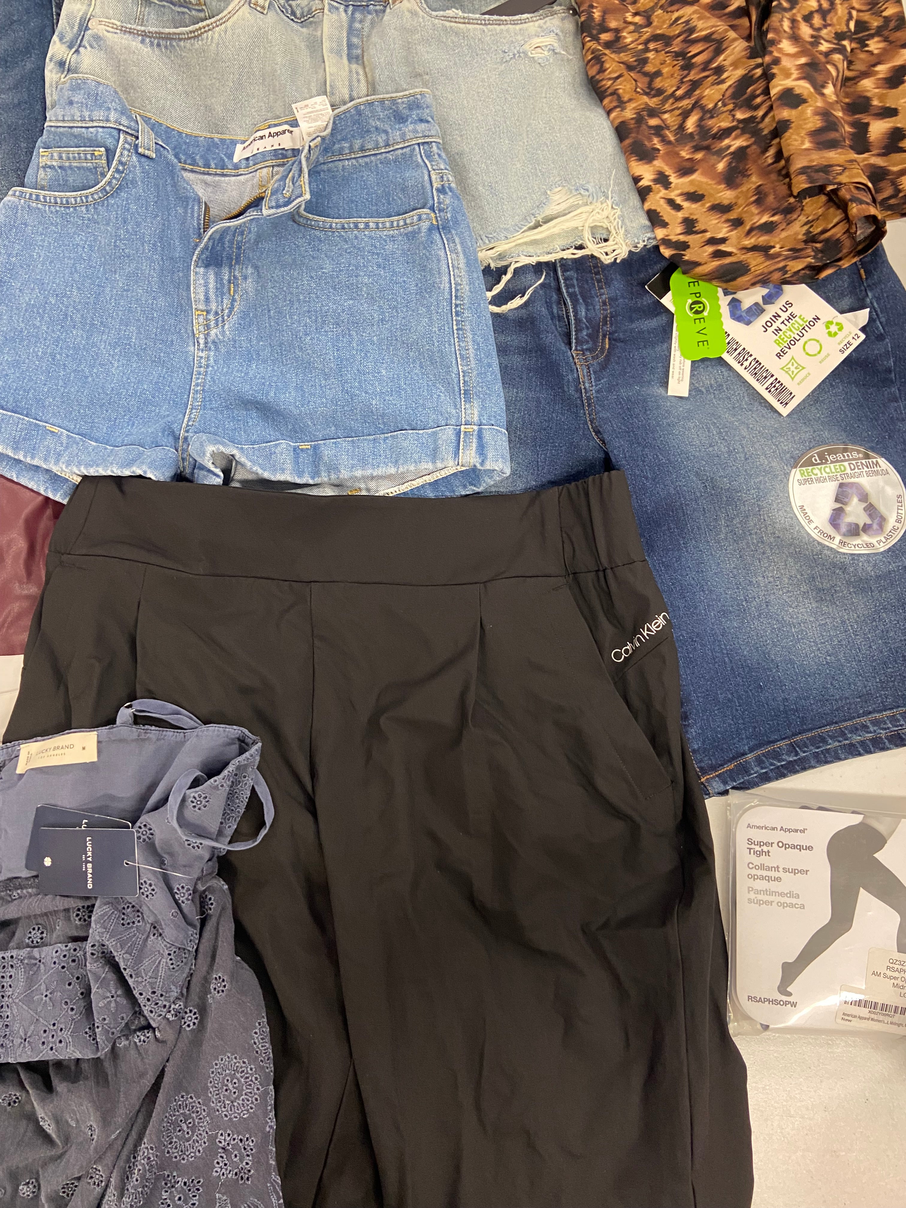 Women's Clothing Assorted Wholesale Lot, LAUREN RALPH LAUREN, LUCKY BRAND, CALVIN KLEIN, AMERICAN APPAREL, FREE PEOPLE and more, 13 items, Shelf Pulls, MSRP $1,053