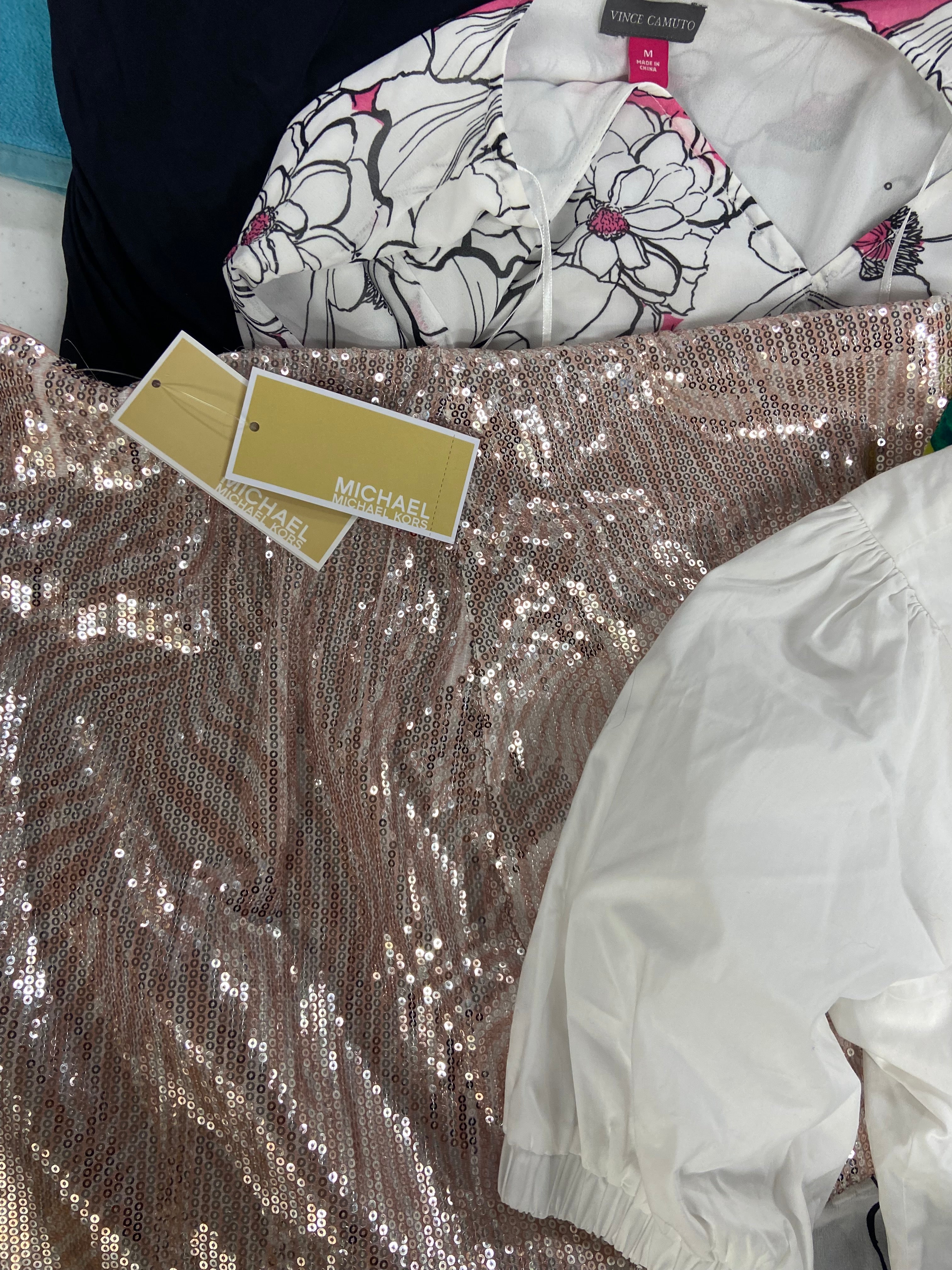 Women's Clothing Assorted Wholesale Lot, MICHAEL KORS, VINCE CAMUTO, RAVIYA, 32 DEGREES and more, 10 items, Shelf Pulls, MSRP $885
