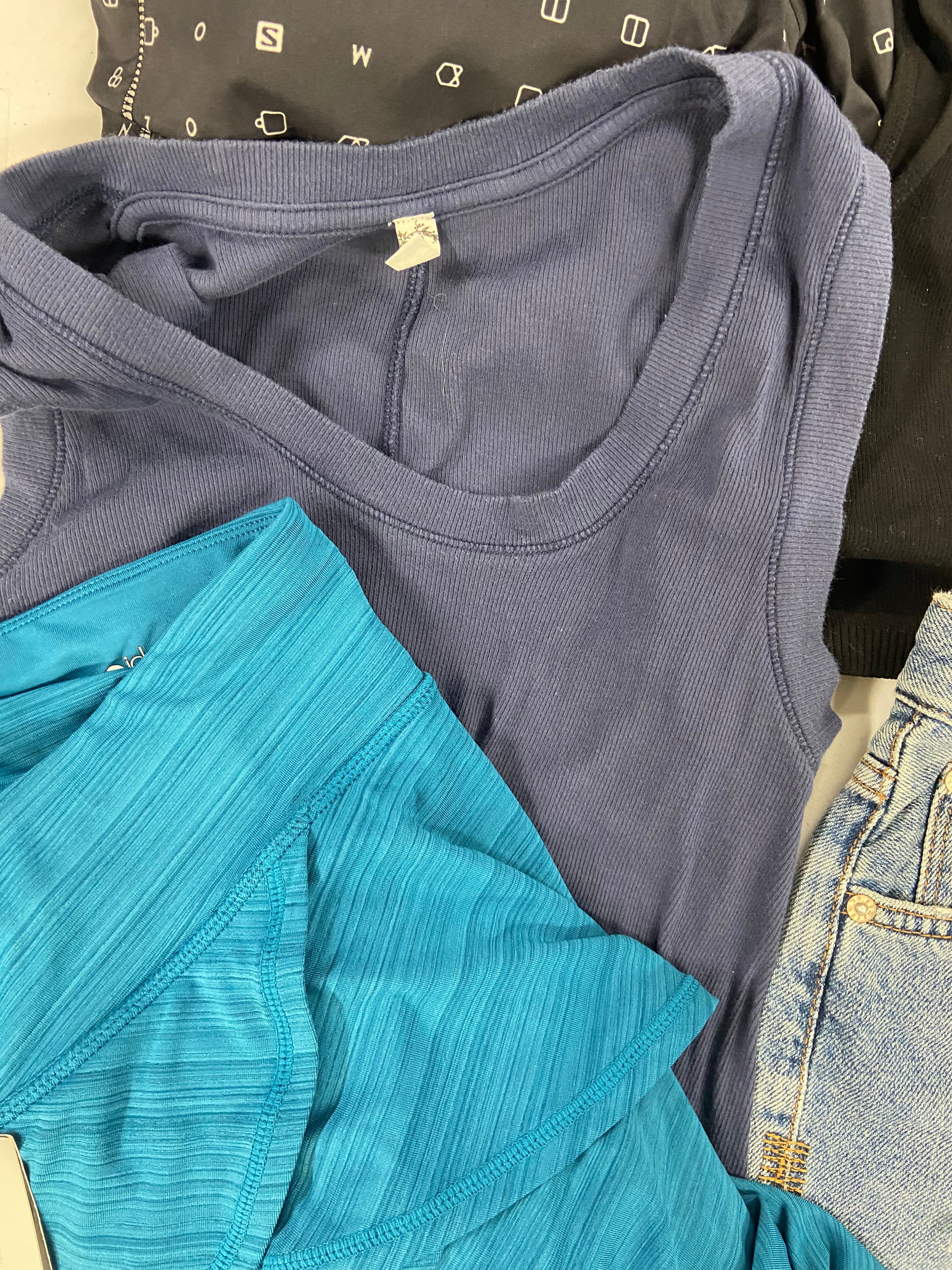 Women's Clothing Assorted Wholesale Lot, FREE PEOPLE, WACOAL, FOSSIL, IDEOLOGY and more, 23 items, Shelf Pulls, MSRP $974